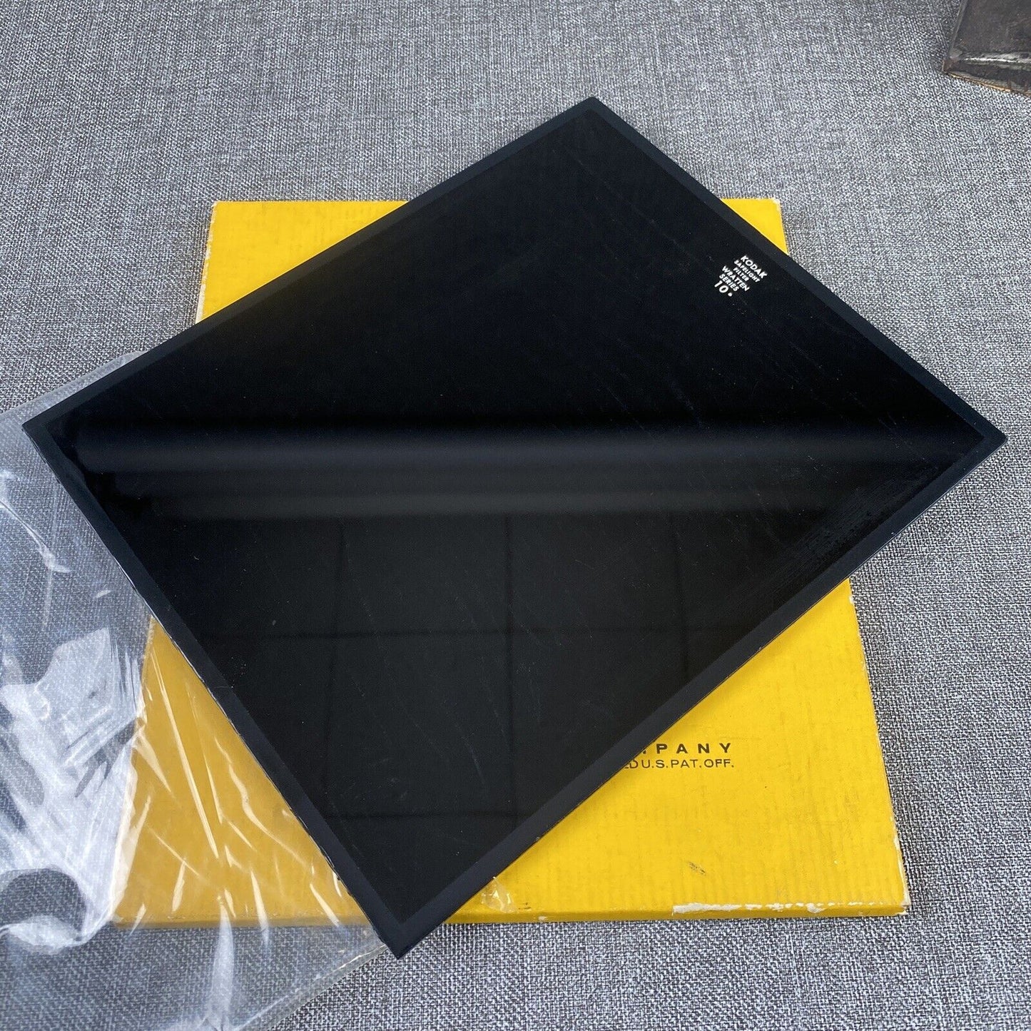 Kodak Darkroom Safelight Glass Filter 10x12 (25.4x30.5 cm) Wratten Series 10