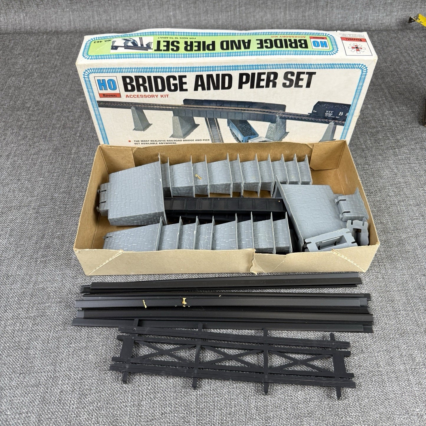 Renwal HO scale Bridge & Pier Set No. 463