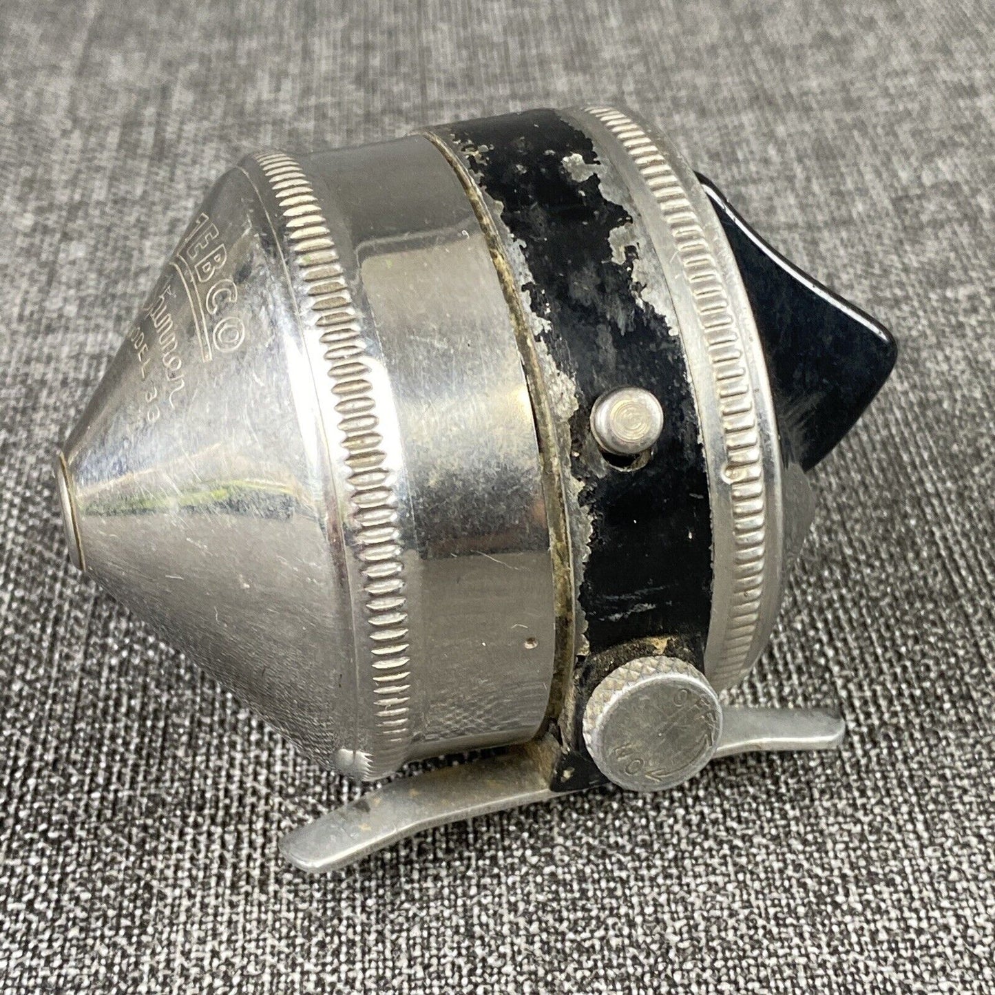 Vintage Silver ZEBCO "Spinner" Model 33 Spin Casting Fishing Reel Black Button