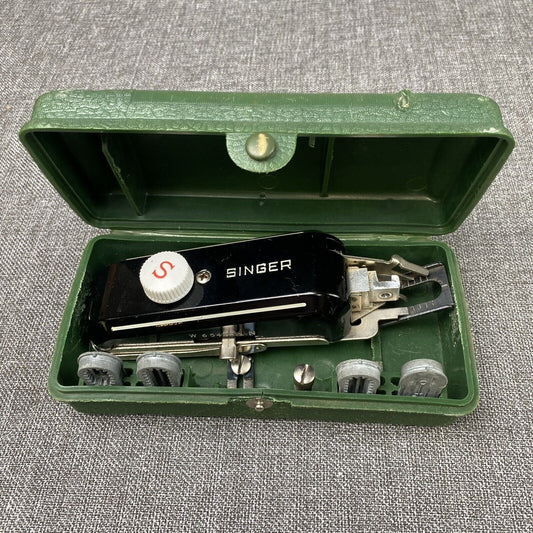 Singer Buttonholer 160506 Green Case Featherweight