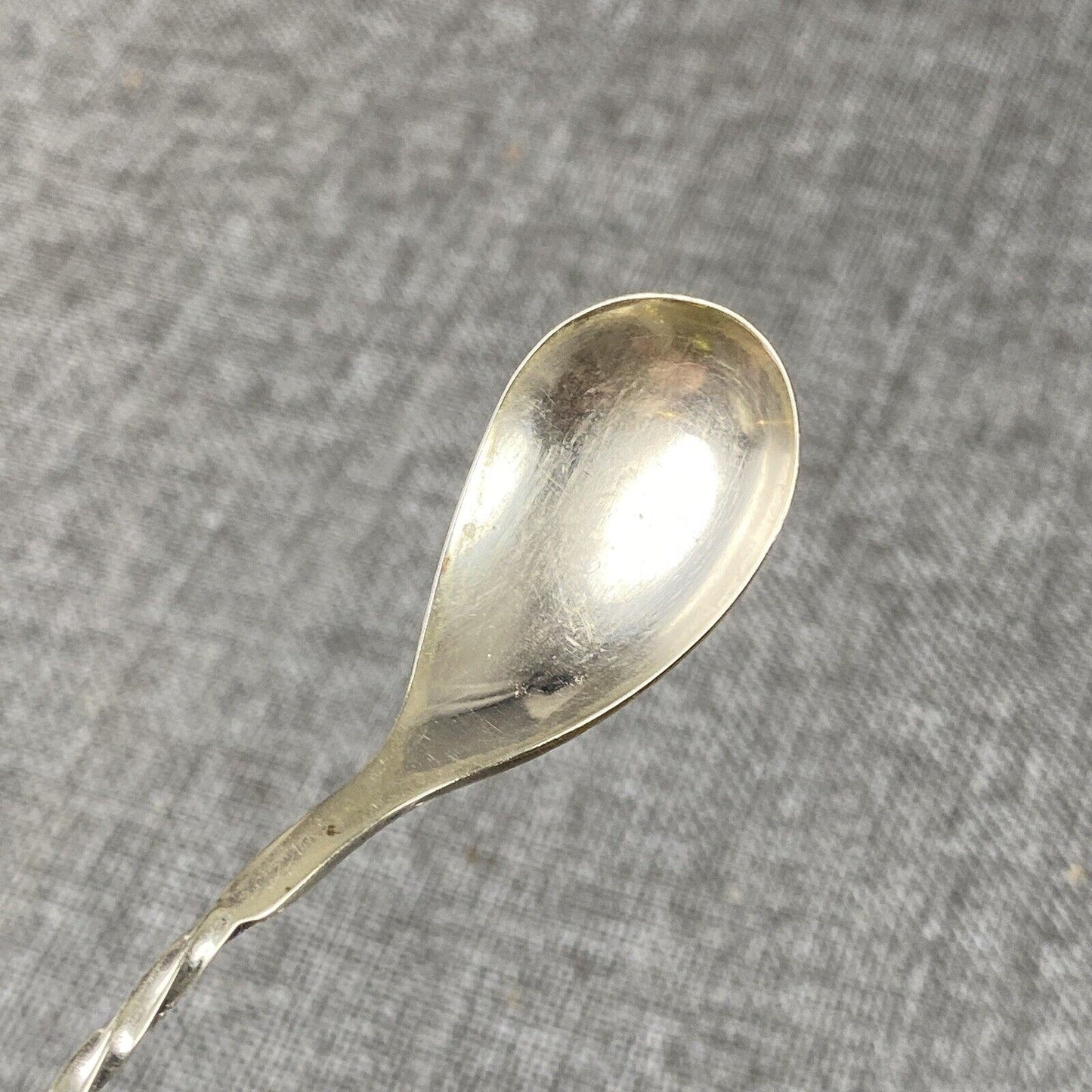 6 Vintage 1877 NF Co Spoons - 2 - 5 1/2 inch spoons, 4 - 4 inch spoons
