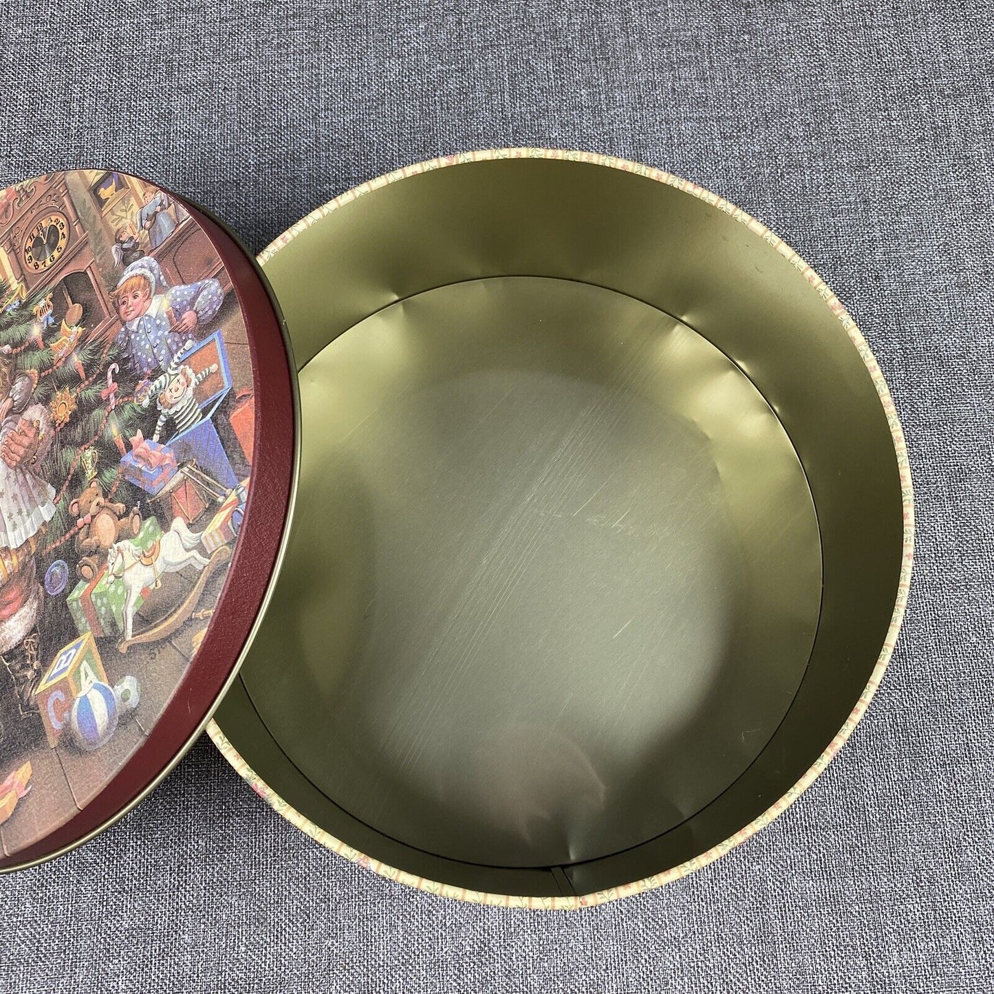 Unused Steve 88 Tin 3pc Canister Set Nested Christmas Scene Santa Presets Matted