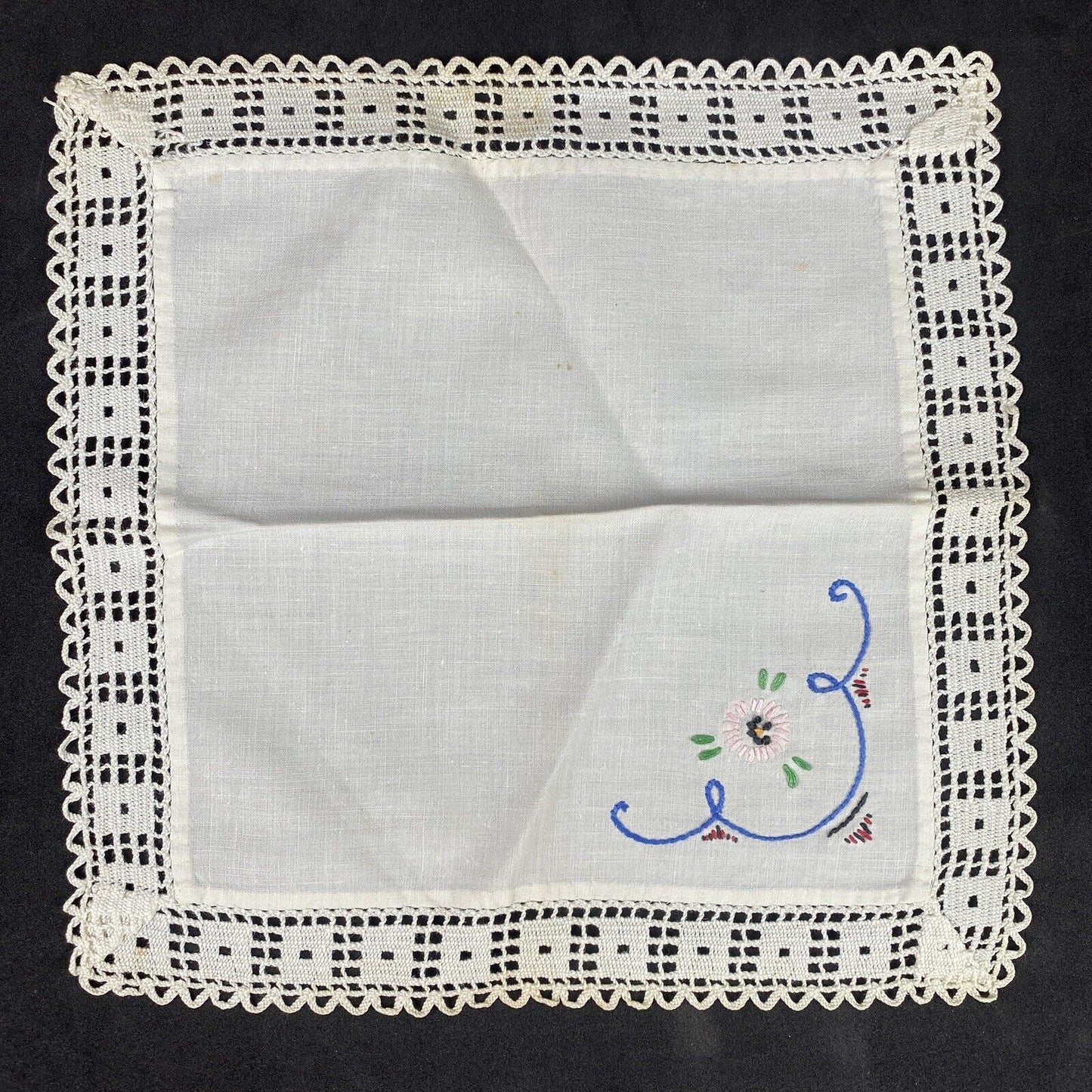 2 Vintage Hand Embroidered Linen Napkins Handkerchiefs (READ)