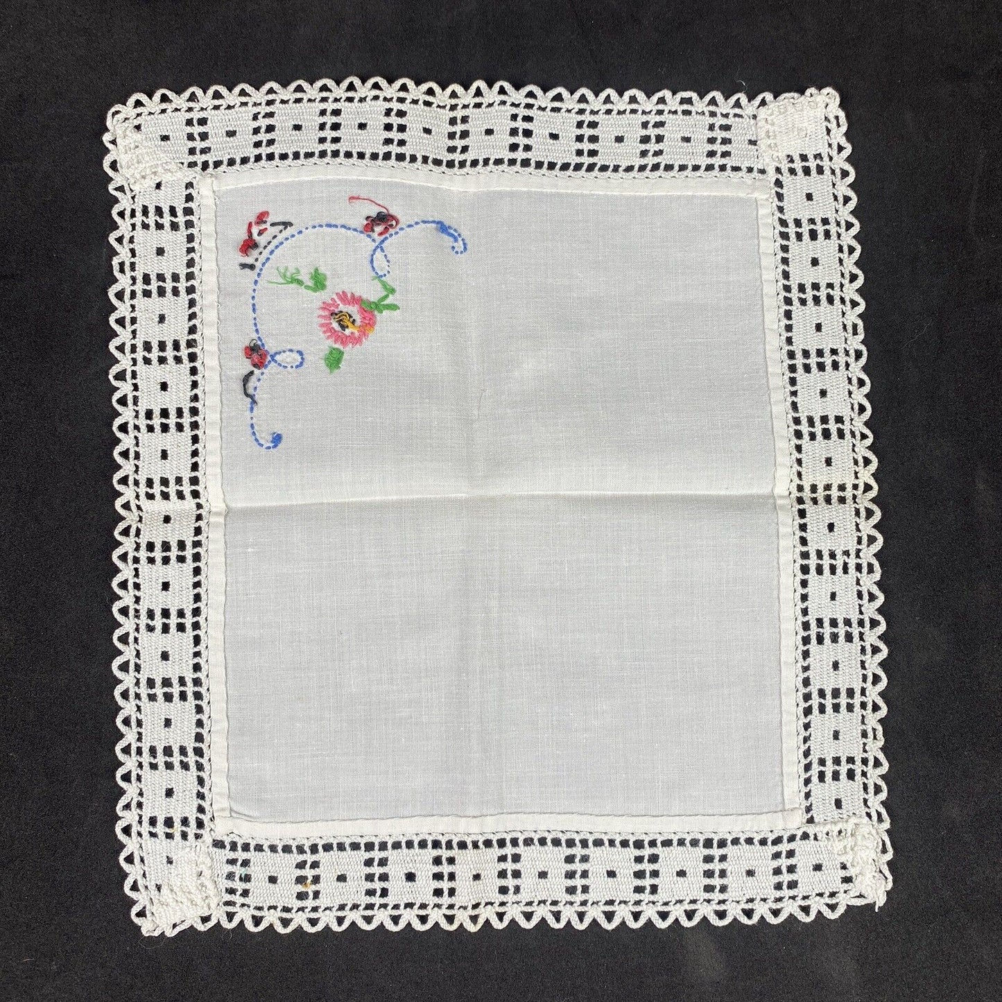2 Vintage Hand Embroidered Linen Napkins Handkerchiefs (READ)