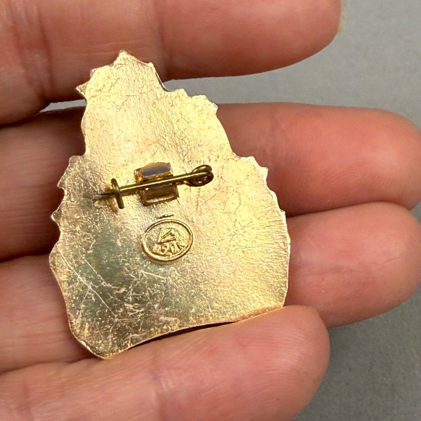 Vintage Moscow Kremlin Russia Lapel Hat Pin