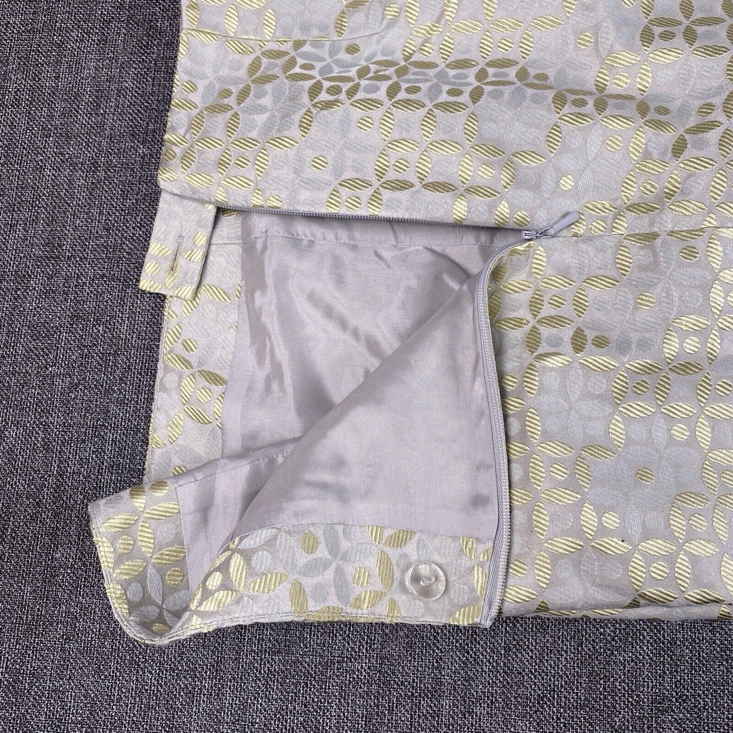 Sigrid Olsen Dress Pants Womens Size 6 Straight Leg Grey with Grey/Yellow Petals