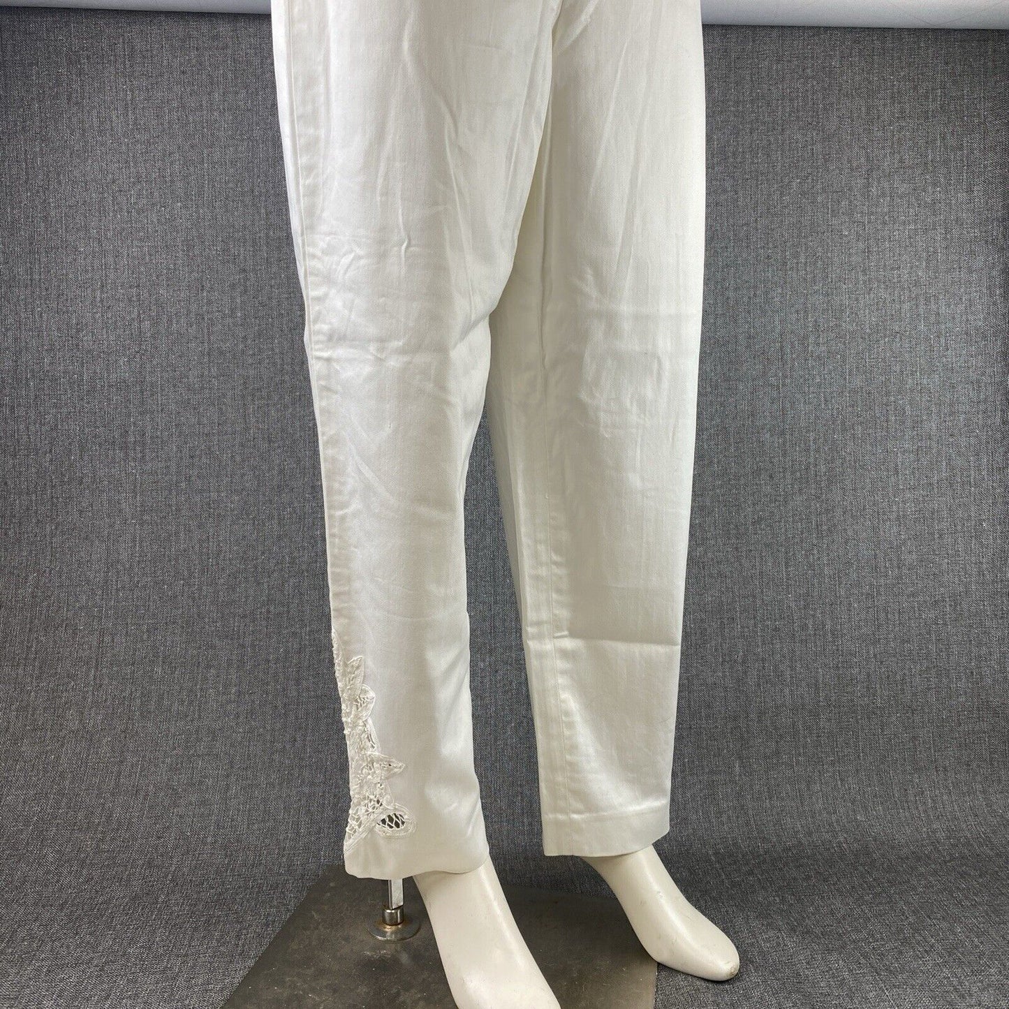 Talbots Womens Size 10 White Pants on Ankle Side Has Pretty Stitch Side Zip