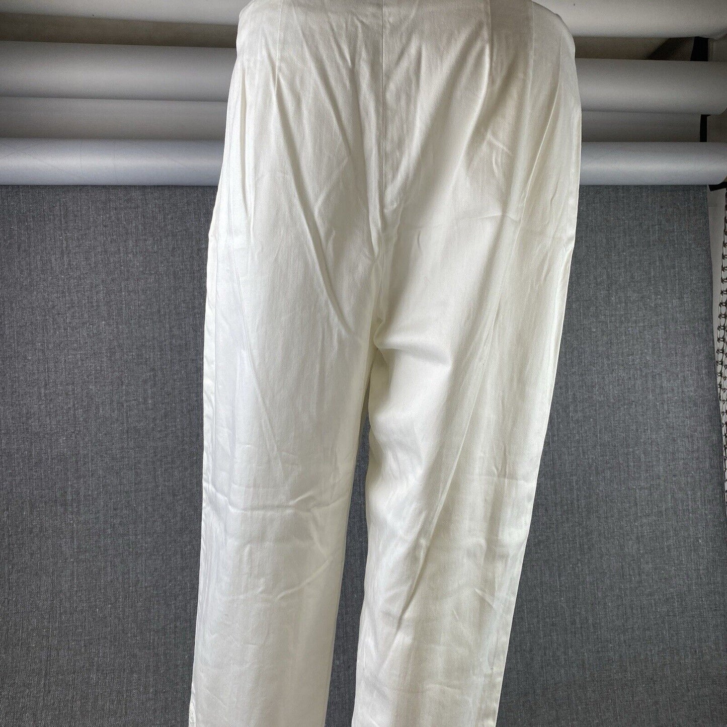Talbots Womens Size 10 White Pants on Ankle Side Has Pretty Stitch Side Zip
