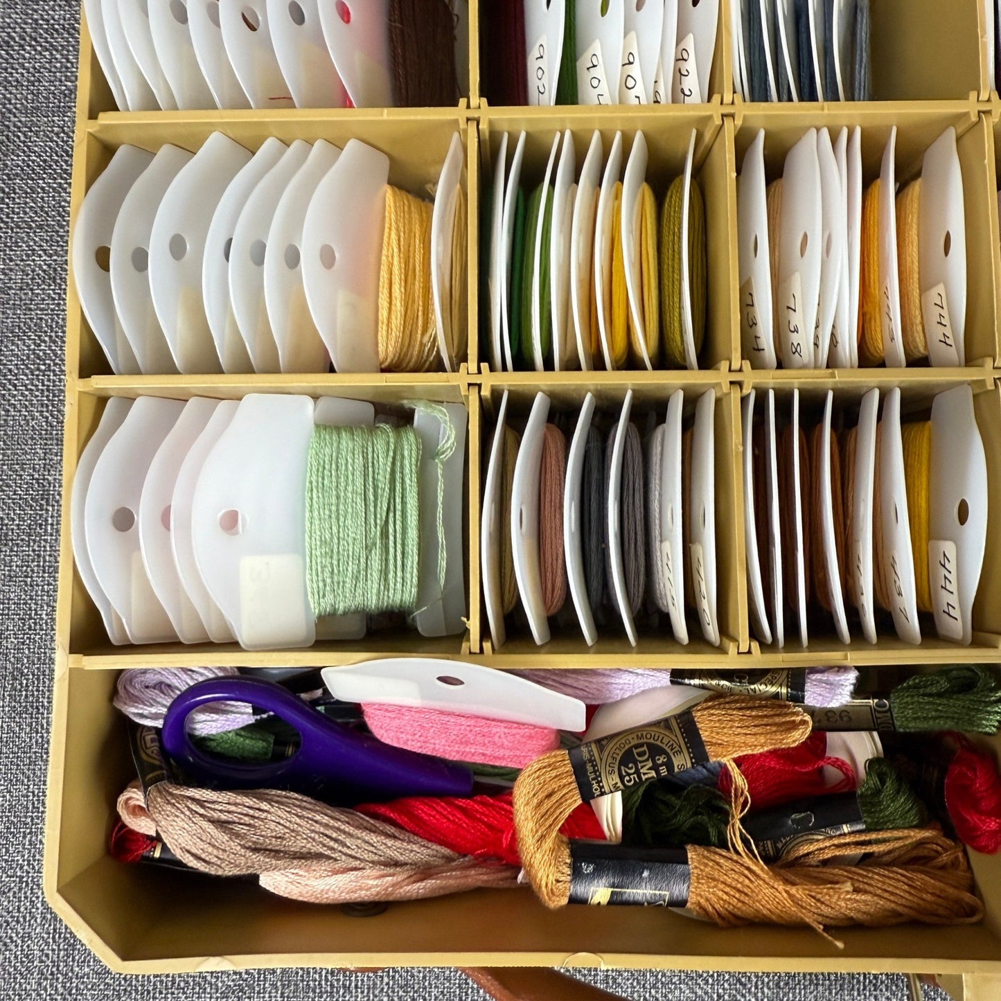Vintage Magnum by Plano Embroidery Floss Organizer Box Storage Craft