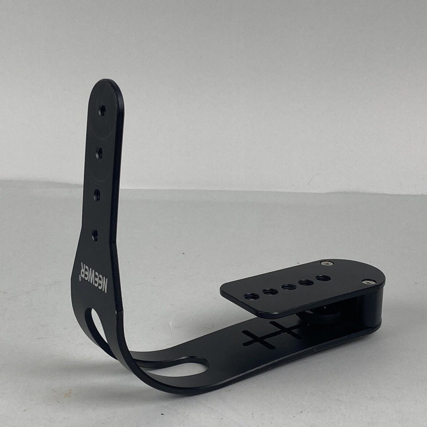 Neewer camera bracket with counterweight