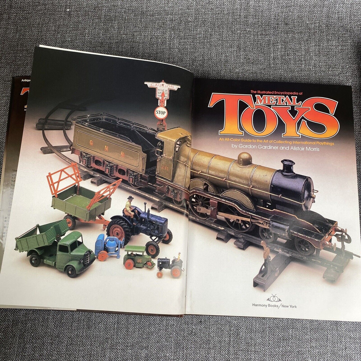 Antique & Collectible Toys 1870-1950 and Metal Toys Book , tinplate toys...