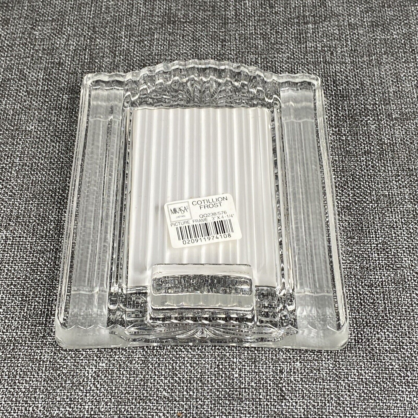 Mikasa Cotillion Frost 5" x 6" Picture Frame
