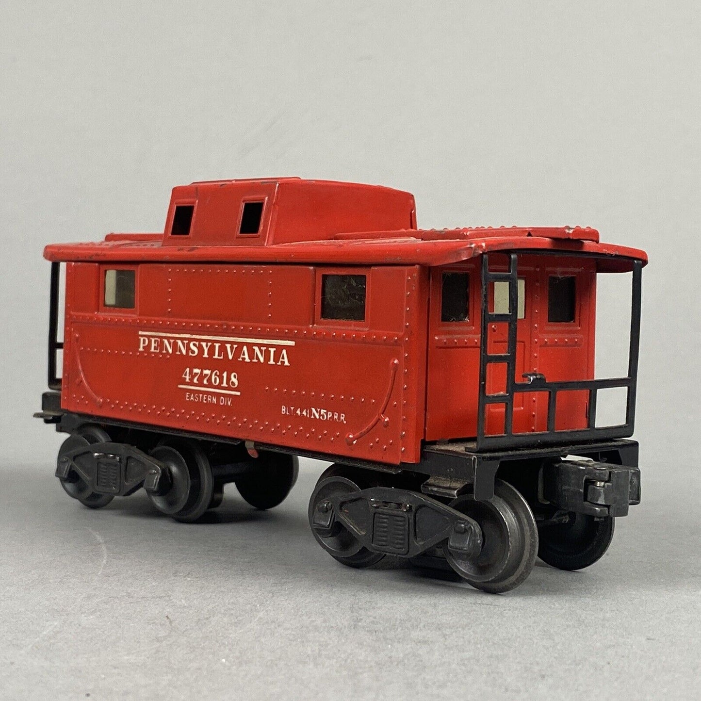 Lionel Postwar O-gauge 2472 Pennsylvania 477618 Caboose - Illuminated