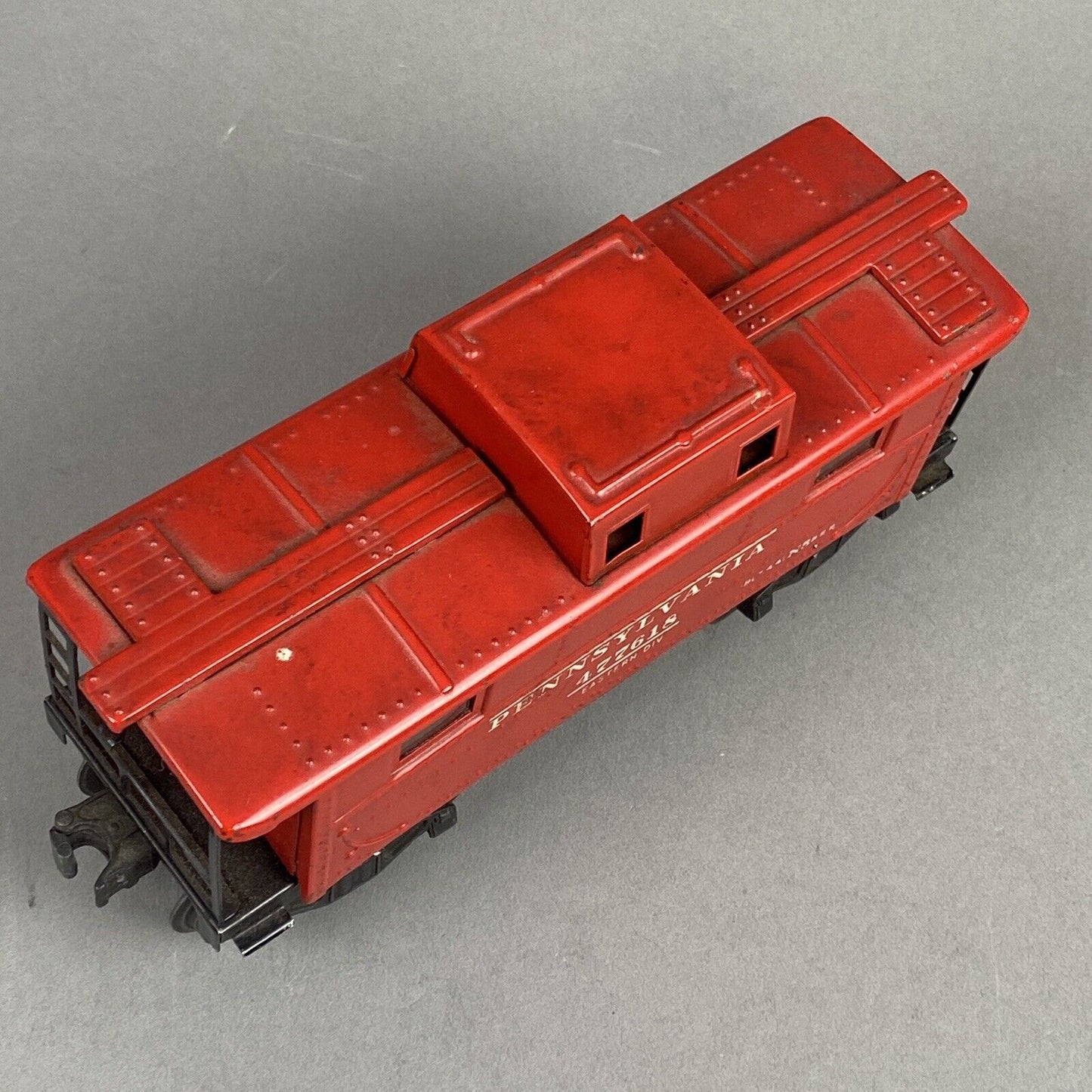 Lionel Postwar O-gauge 2472 Pennsylvania 477618 Caboose - Illuminated