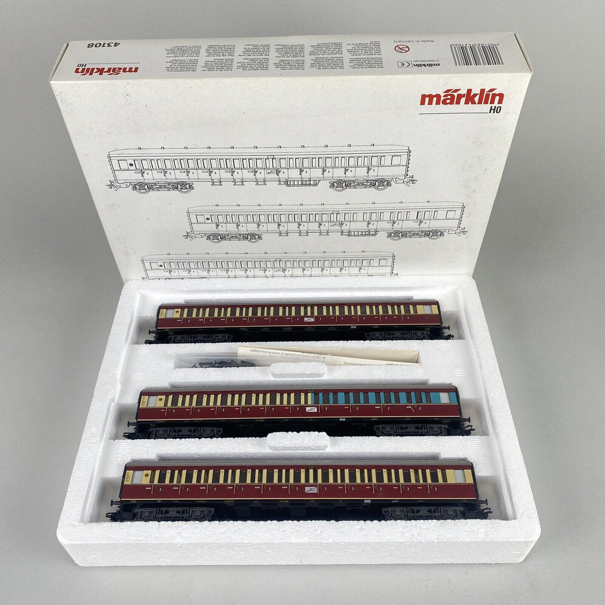 Marklin AC Nr. 43108 HO Scale Ruhr Express Service Commuter Passenger Car Set