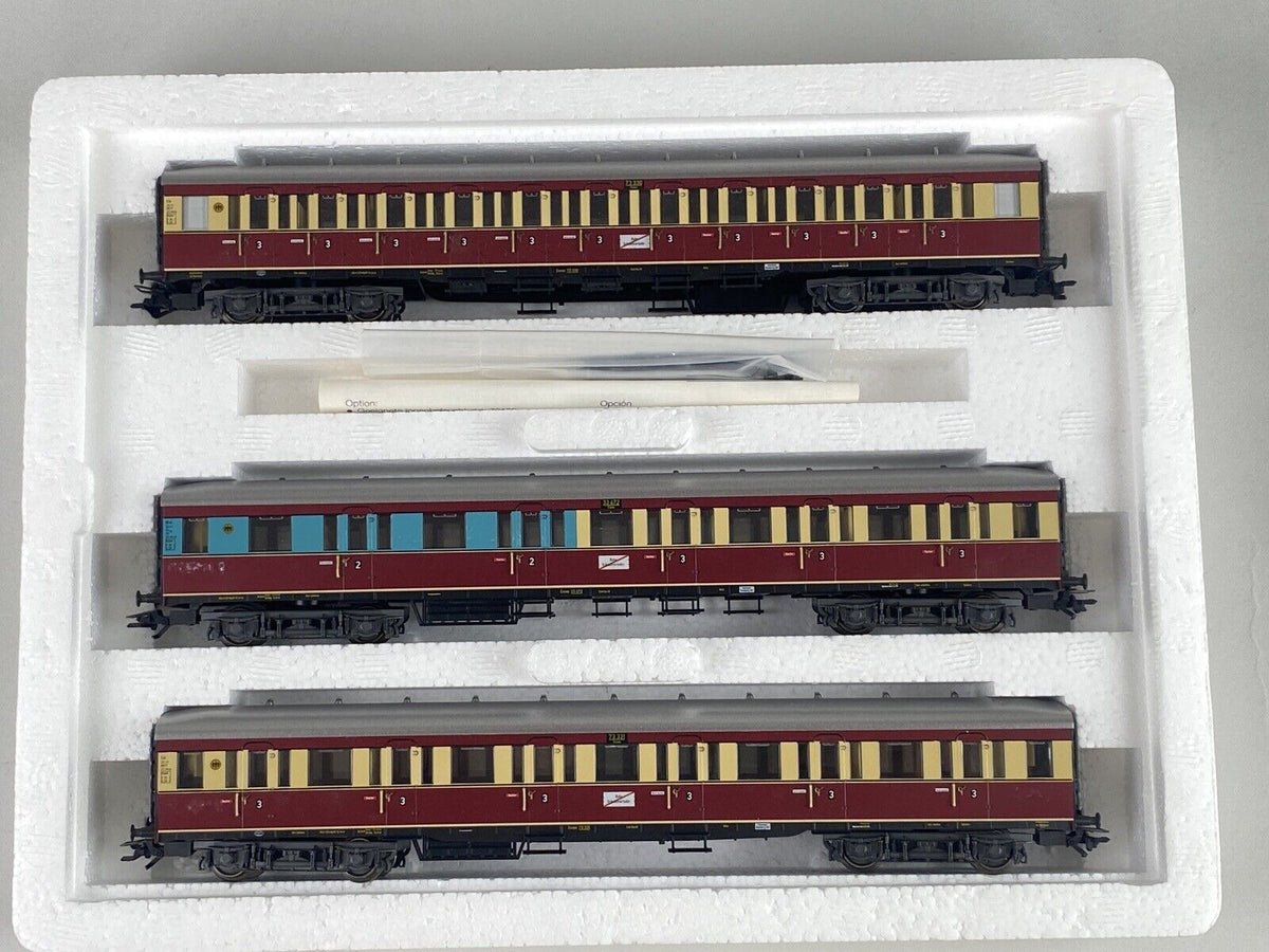 Marklin AC Nr. 43108 HO Scale Ruhr Express Service Commuter Passenger Car Set