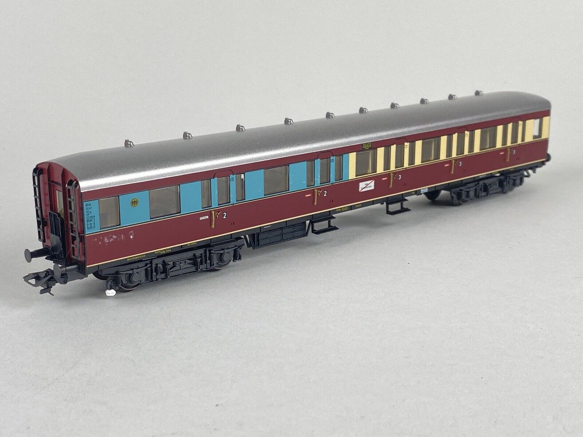 Marklin AC Nr. 43108 HO Scale Ruhr Express Service Commuter Passenger Car Set