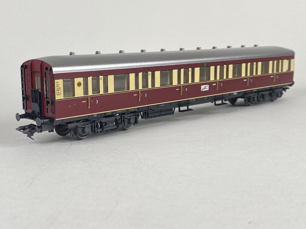 Marklin AC Nr. 43108 HO Scale Ruhr Express Service Commuter Passenger Car Set