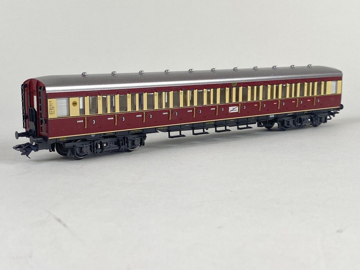 Marklin AC Nr. 43108 HO Scale Ruhr Express Service Commuter Passenger Car Set