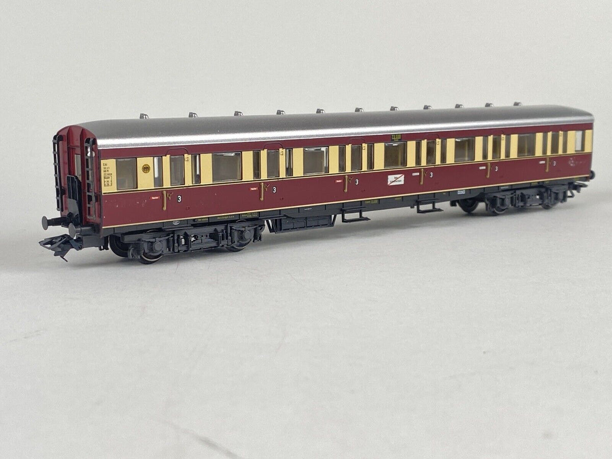 Marklin AC Nr. 43108 HO Scale Ruhr Express Service Commuter Passenger Car Set