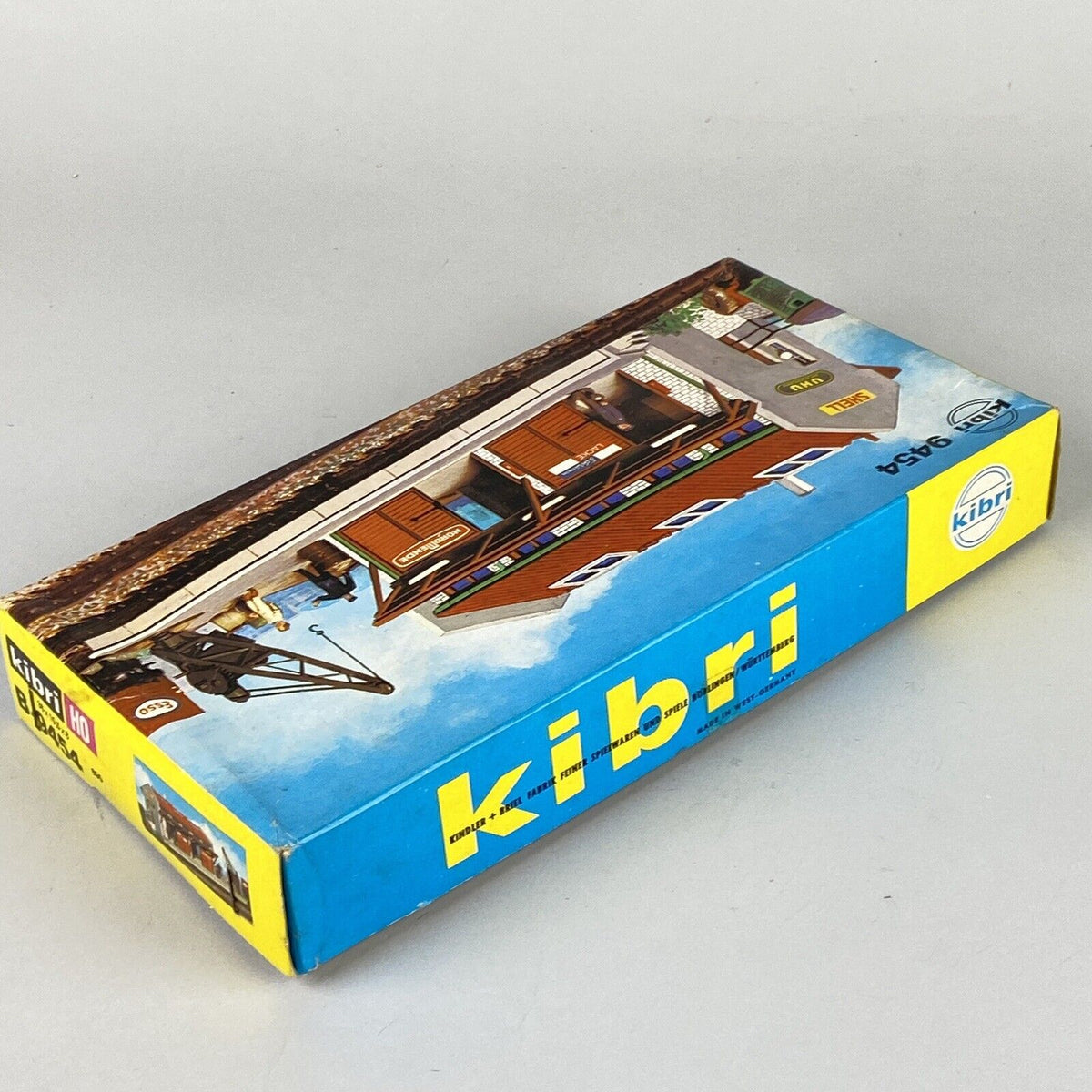 Vintage Kibri HO scale B-9454 Railroad Shed with Crane Model Train Building