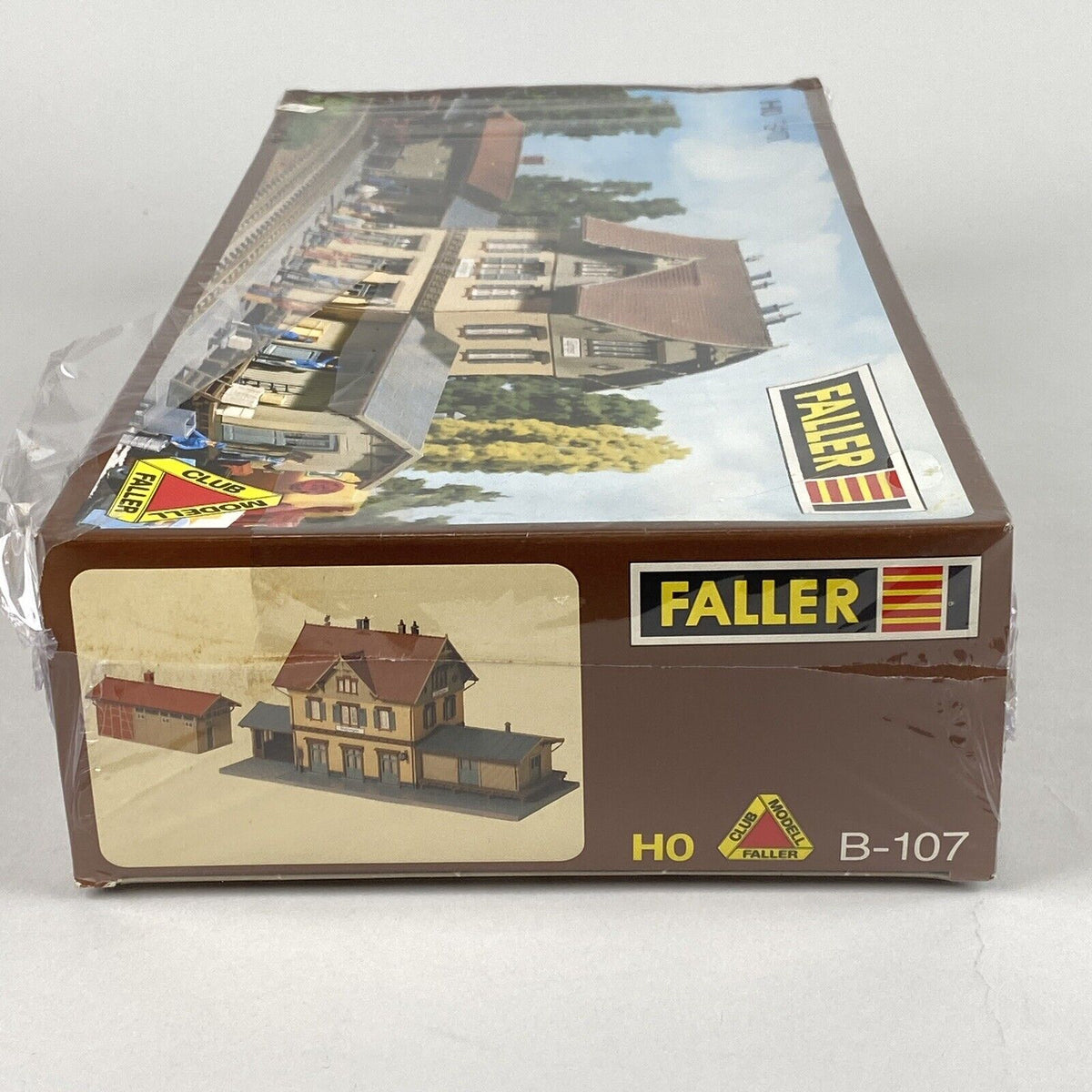 Faller HO scale B-107 Train Station/Freight Depot  Kit Model Railroad Building