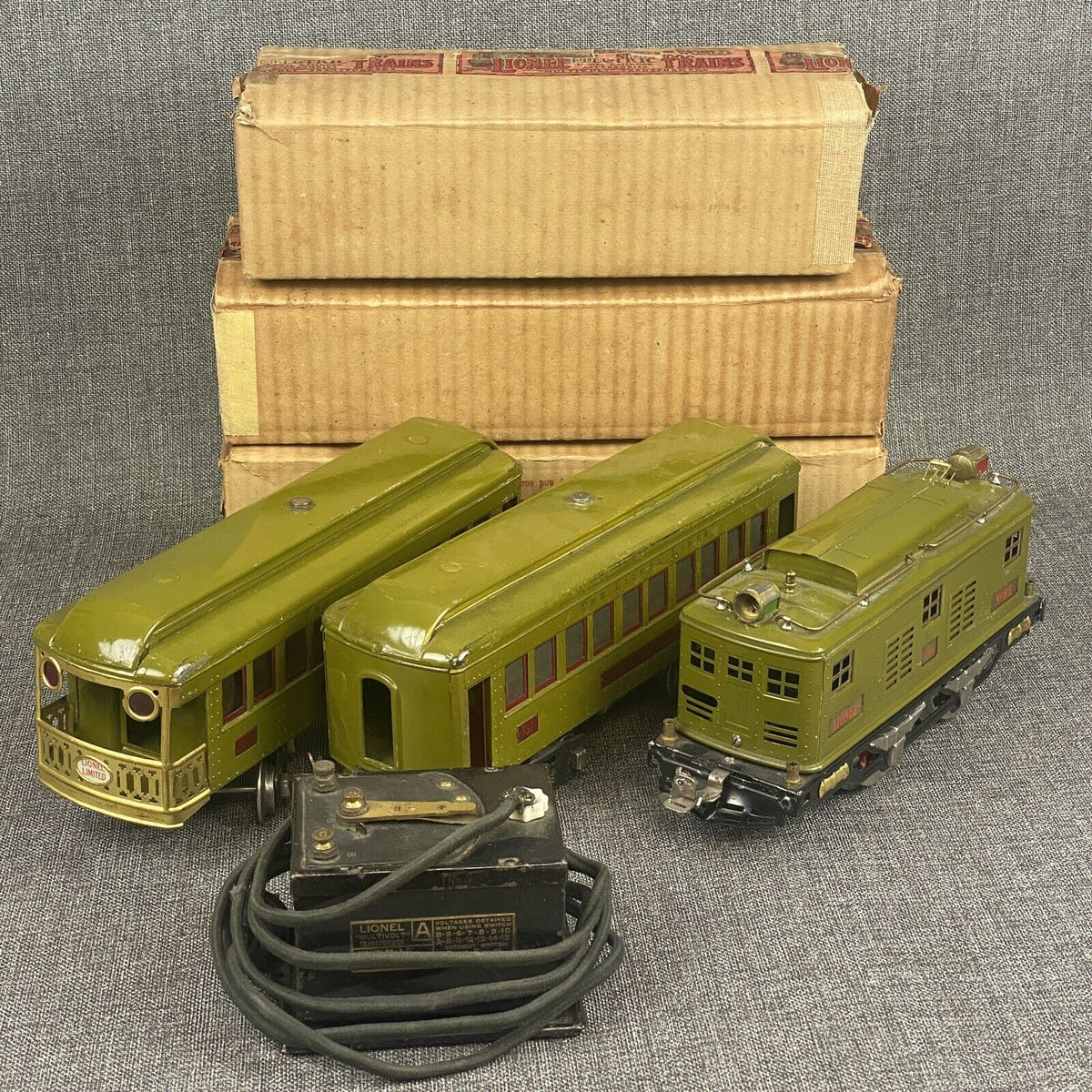 Lionel Standard Gauge Prewar No.347 Train Set 8E with 337, 338 Cars