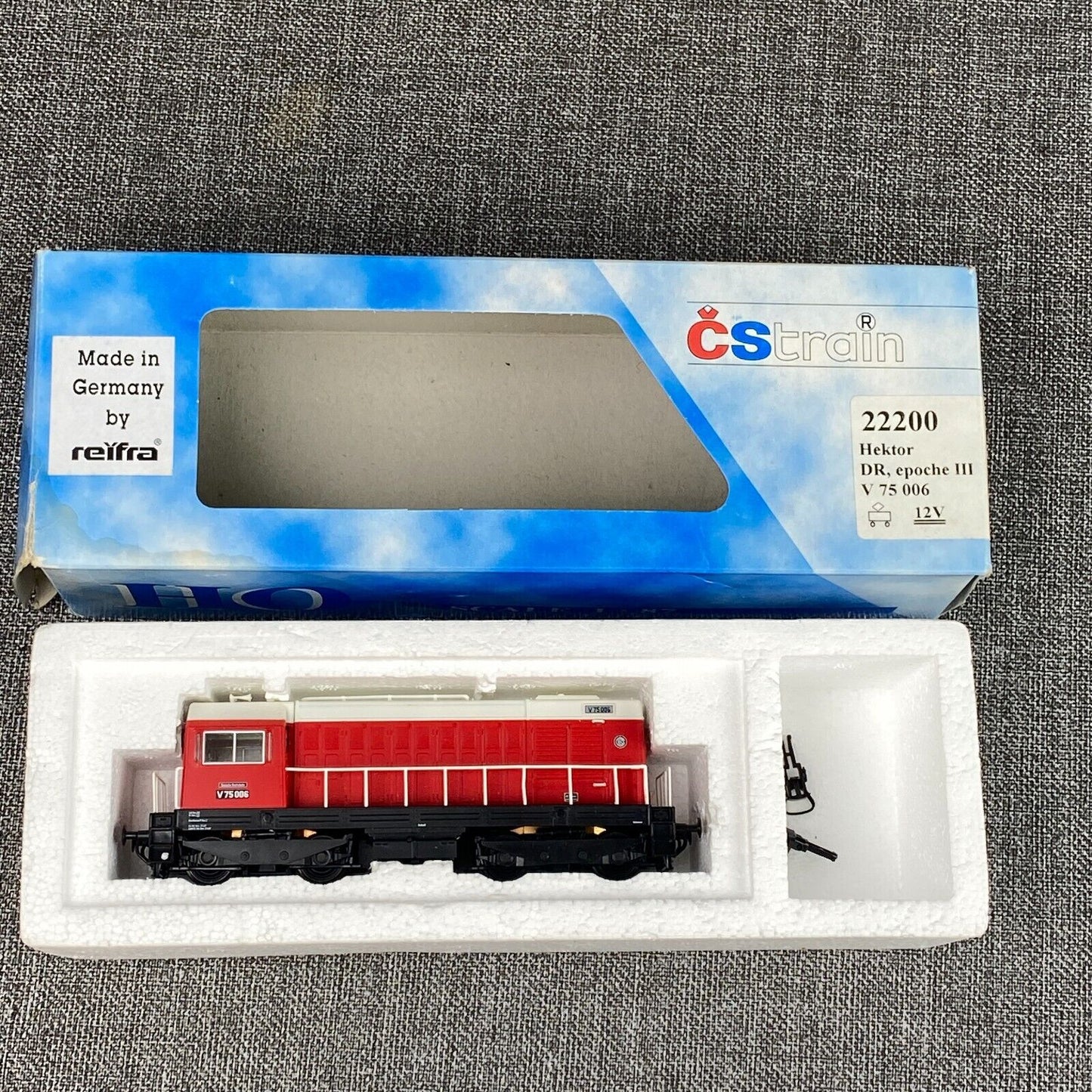 CStrain H0-scale #22200 DC Diesel Locomotive V75 Hektor German DR railways