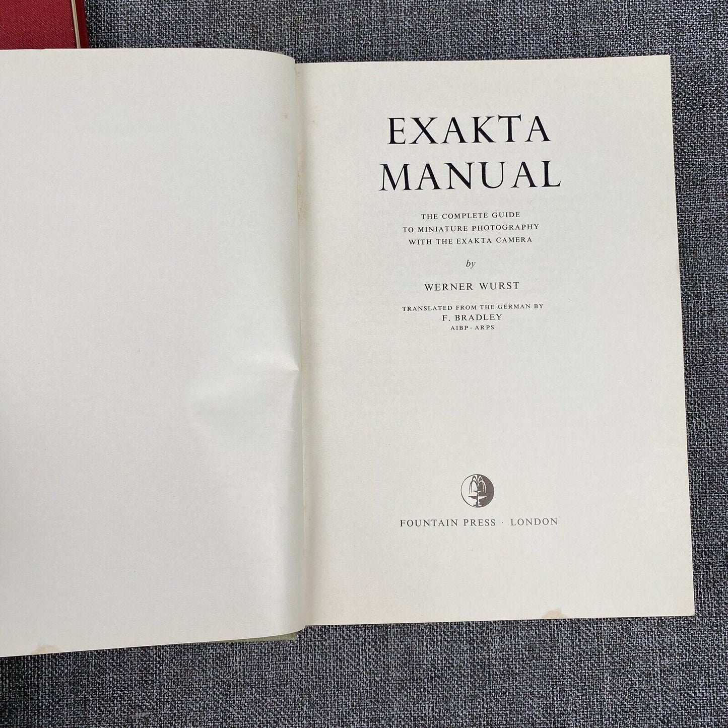 Exakta Manual by W. Wurst , 35mm Photography with an Exakta K.L. Allinson 1960