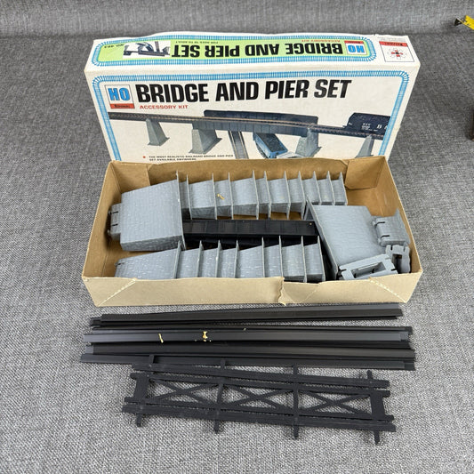 Renwal HO scale Bridge & Pier Set No. 463