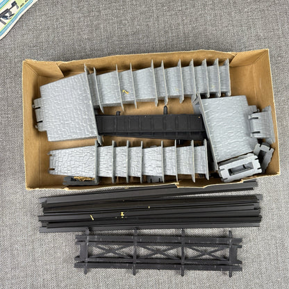 Renwal HO scale Bridge & Pier Set No. 463