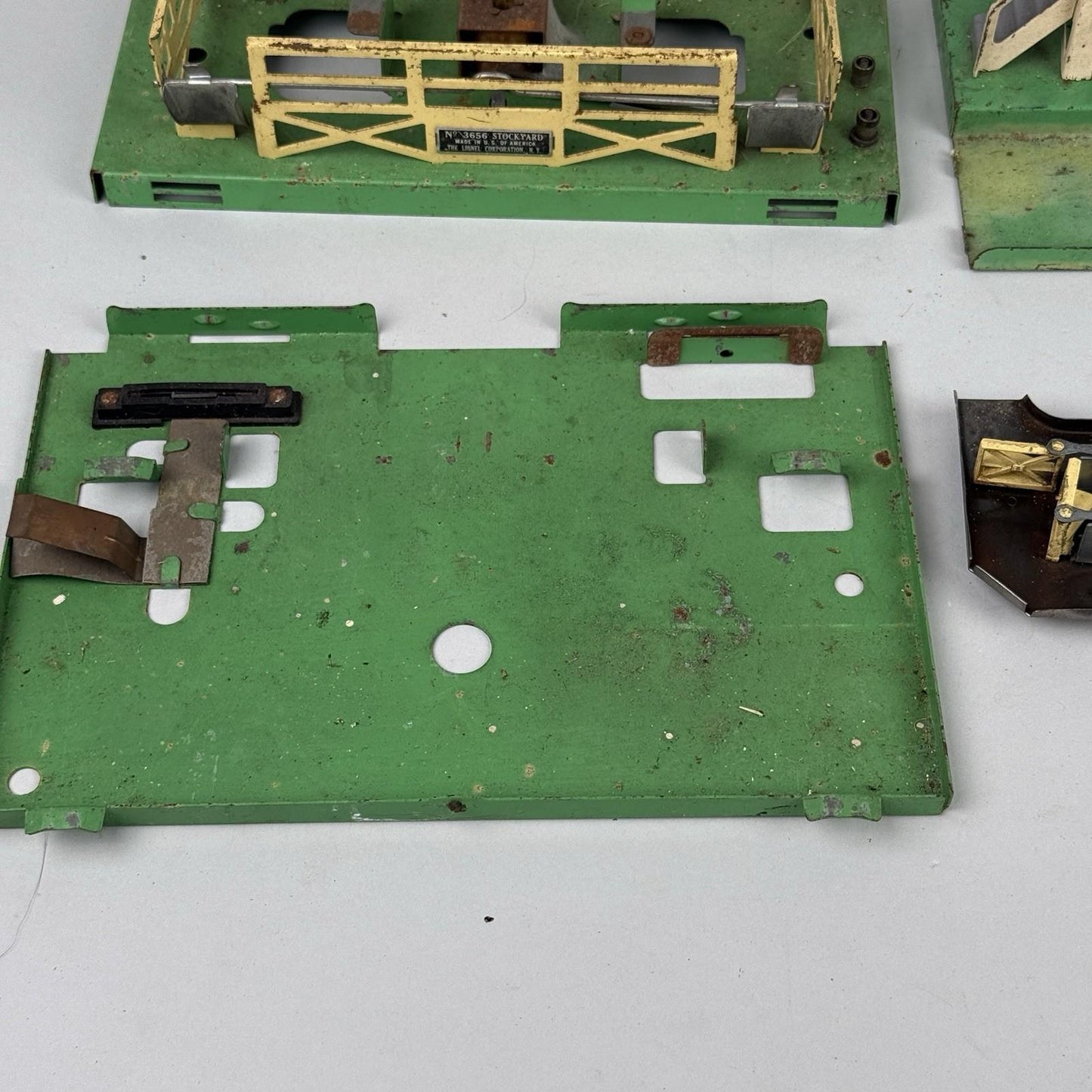 Lionel, O Gauge, 3656 Operating Cattle Ramp for parts - untested