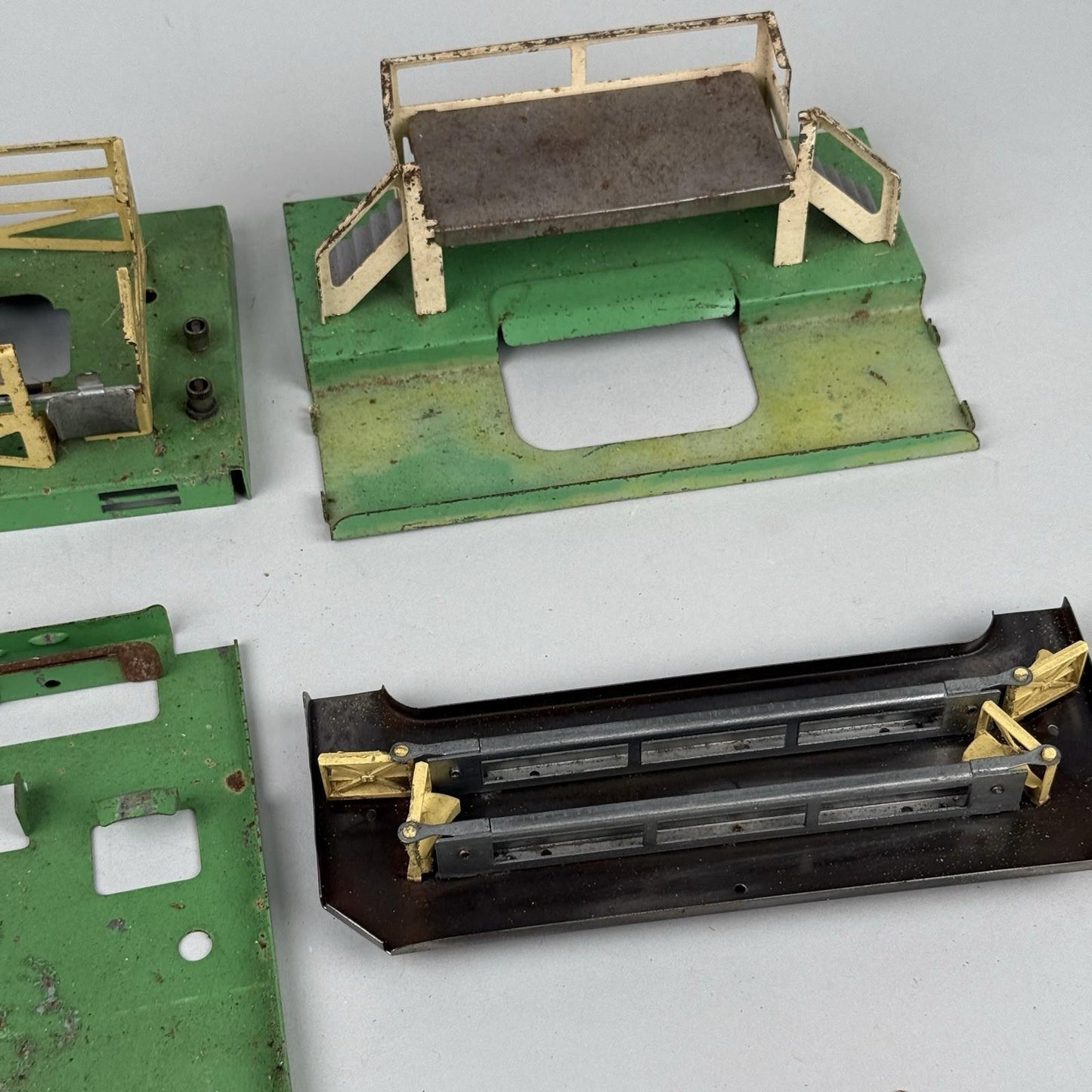 Lionel, O Gauge, 3656 Operating Cattle Ramp for parts - untested