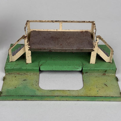 Lionel, O Gauge, 3656 Operating Cattle Ramp for parts - untested