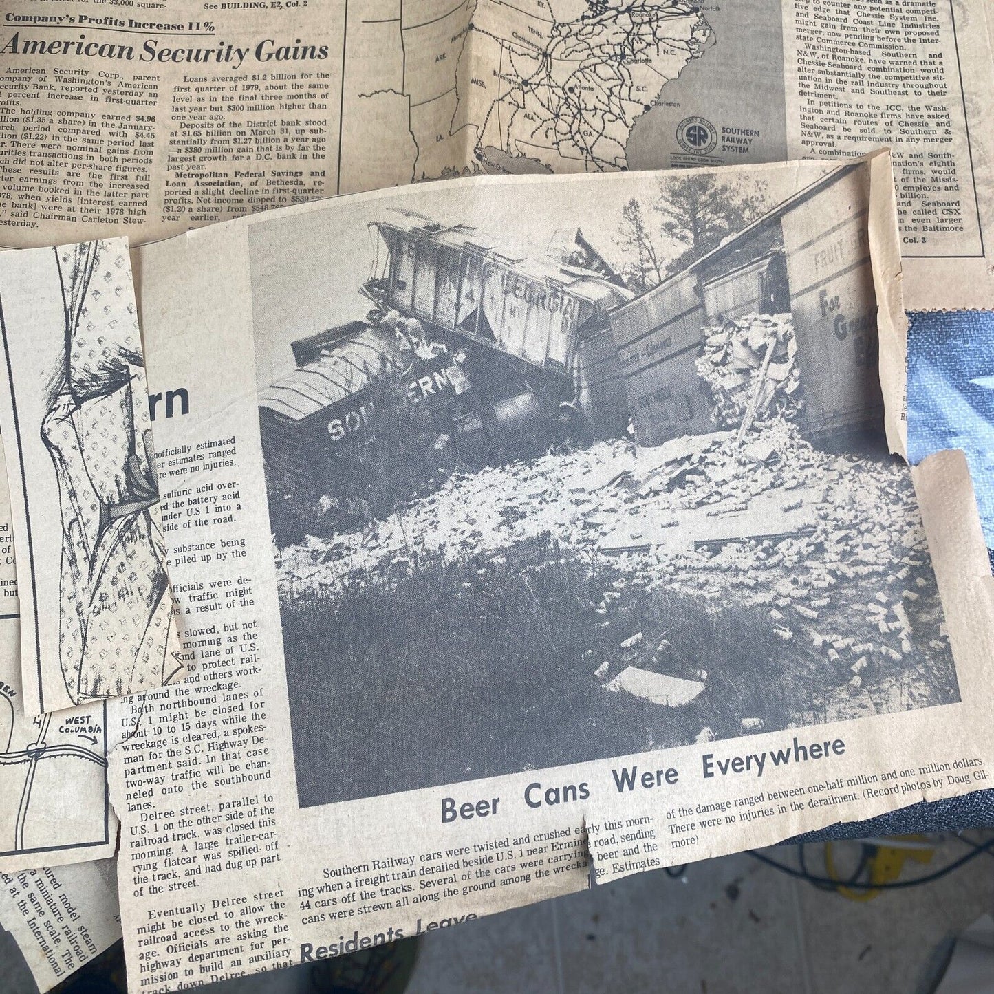 Train Wrecks , History , Newspaper and Newspaper Clippings 1970-80s , News 11 Lb