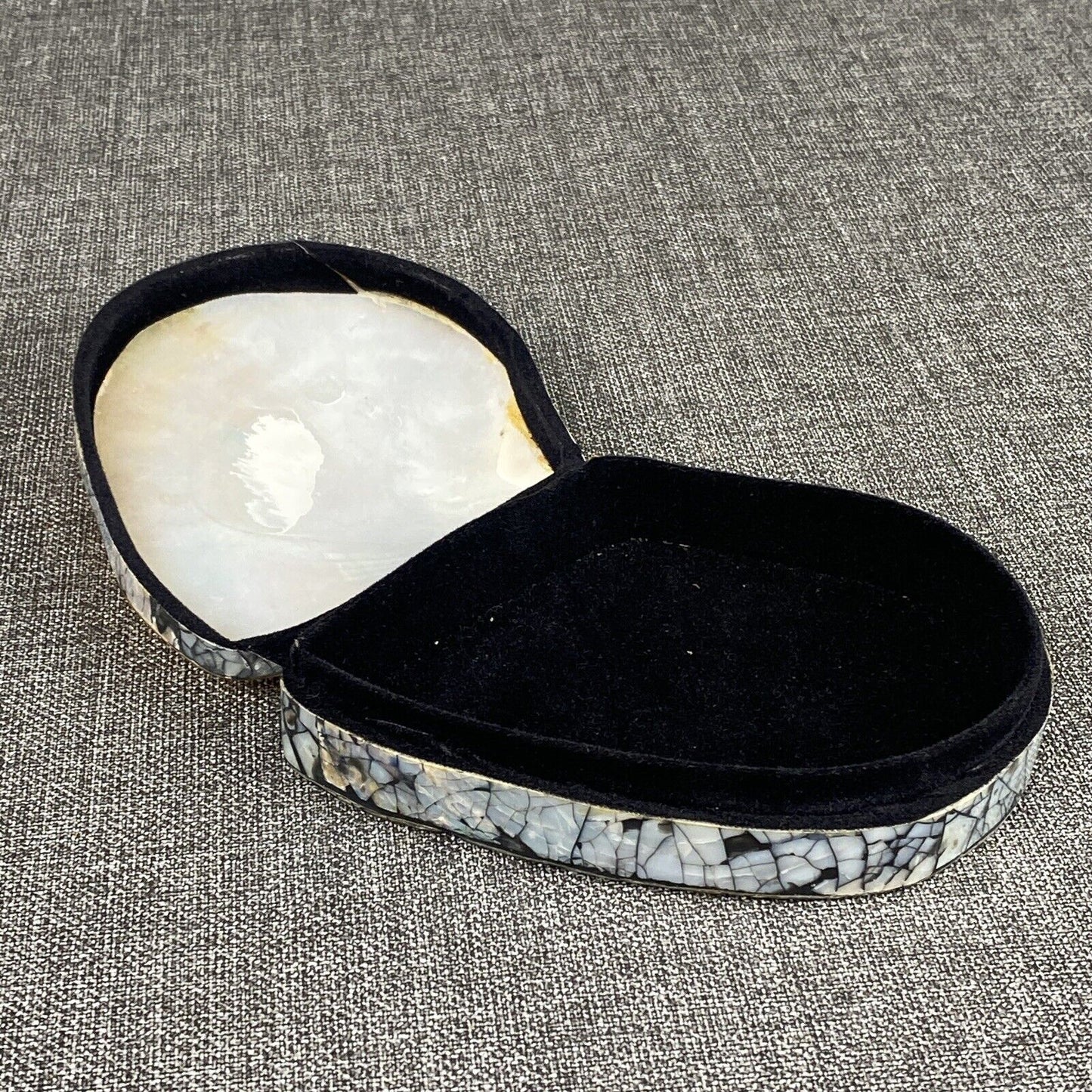 Vintage Mother of Pearl Sea Shell Trinket Jewelry Box , hand made 6"x 4.5"x 1.5"