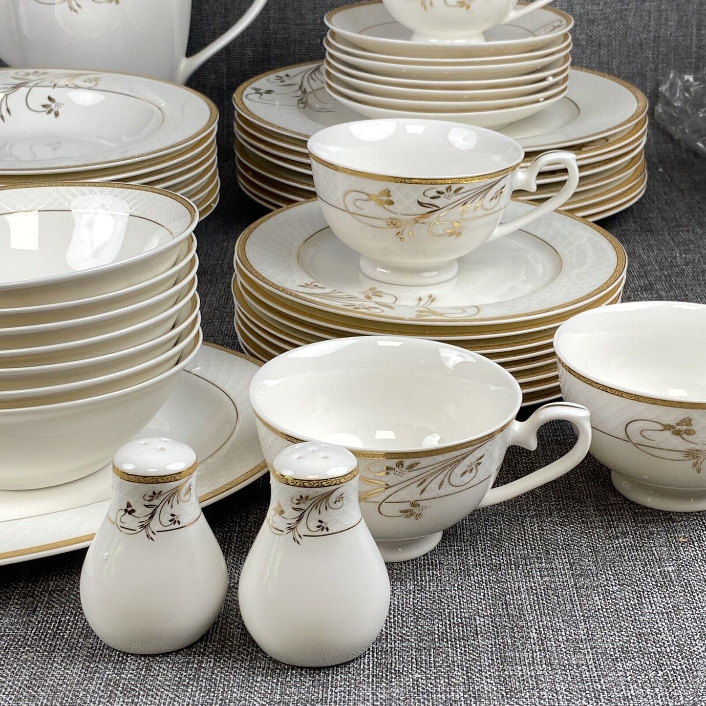 Lorren Home Trend La Luna Rosalia Bone China 57-piece Dinnerware Set