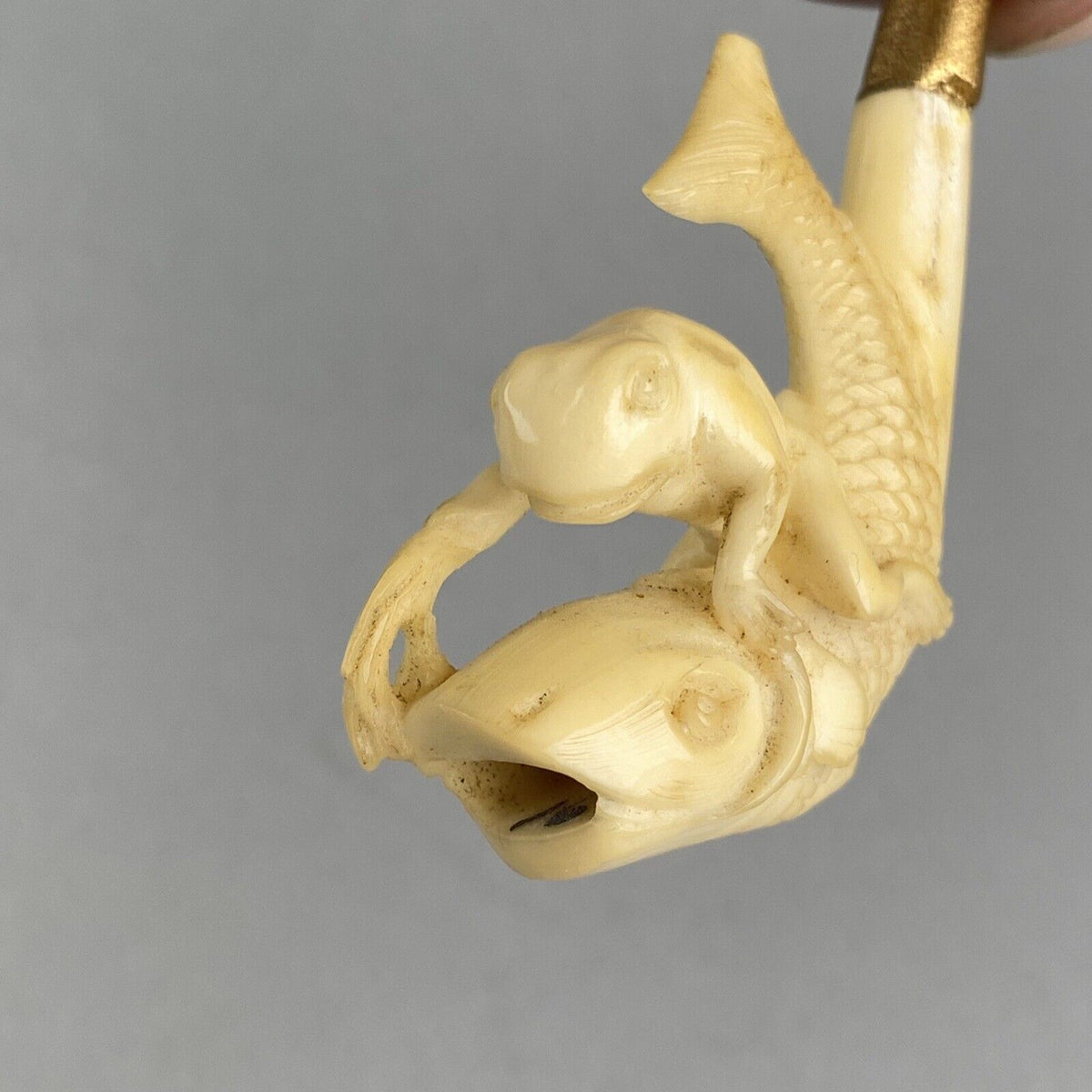 Small Pipe with Frog Riding a Catfish 3.5" (READ)