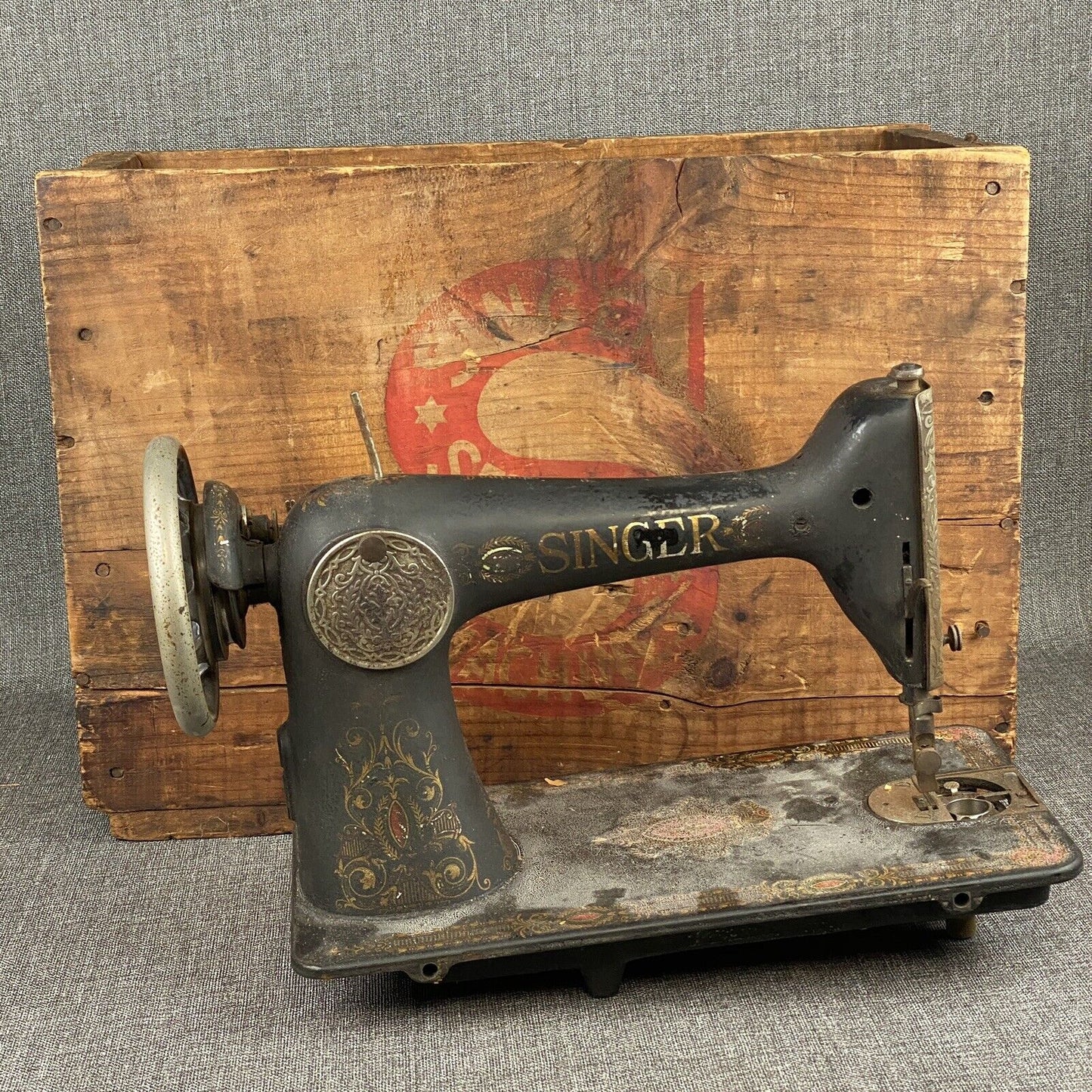 Vintage Singer Sawing Machine with Original Wooden Crate (no Lid) (READ)