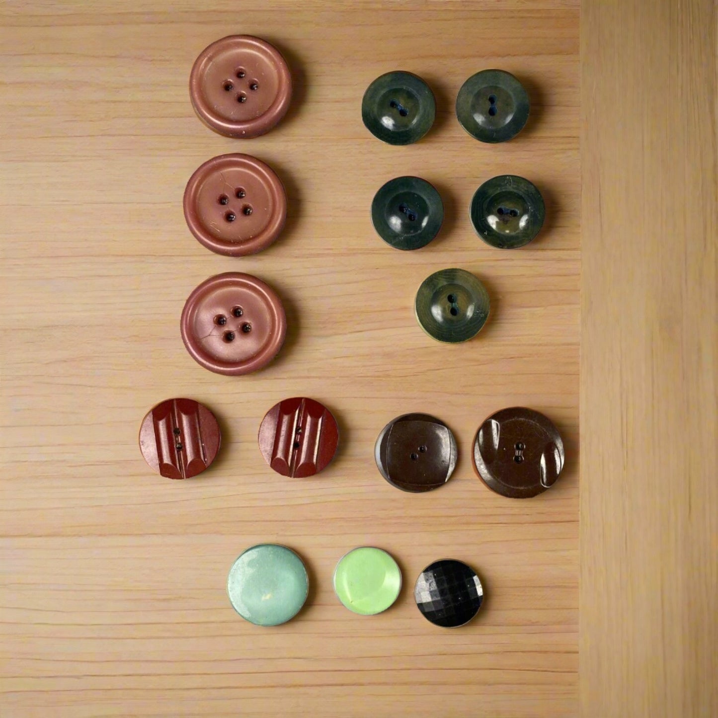 Lot of 15 Vintage Bakelite Buttons: Different Styles