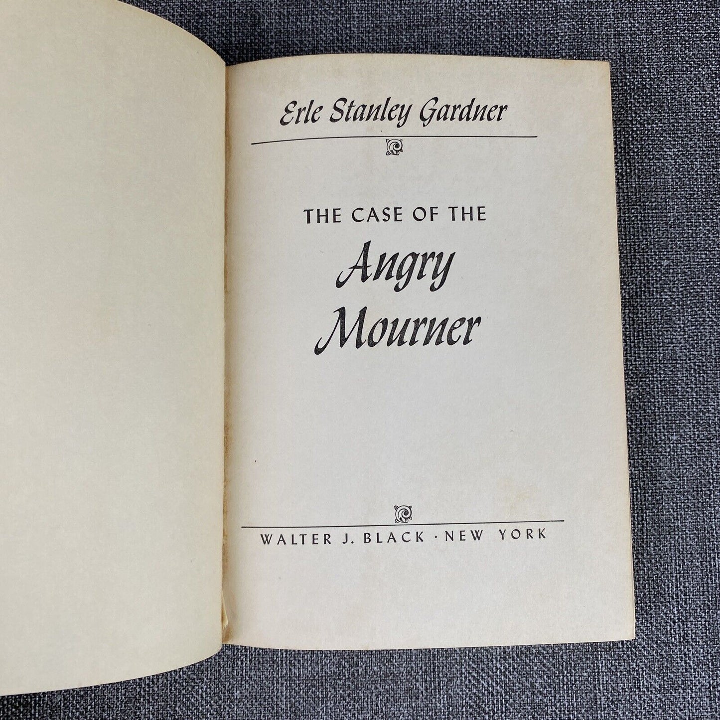 Perry Mason Case of the Angry Mourner by Erle Gardner 1951 Walter J Black DJ