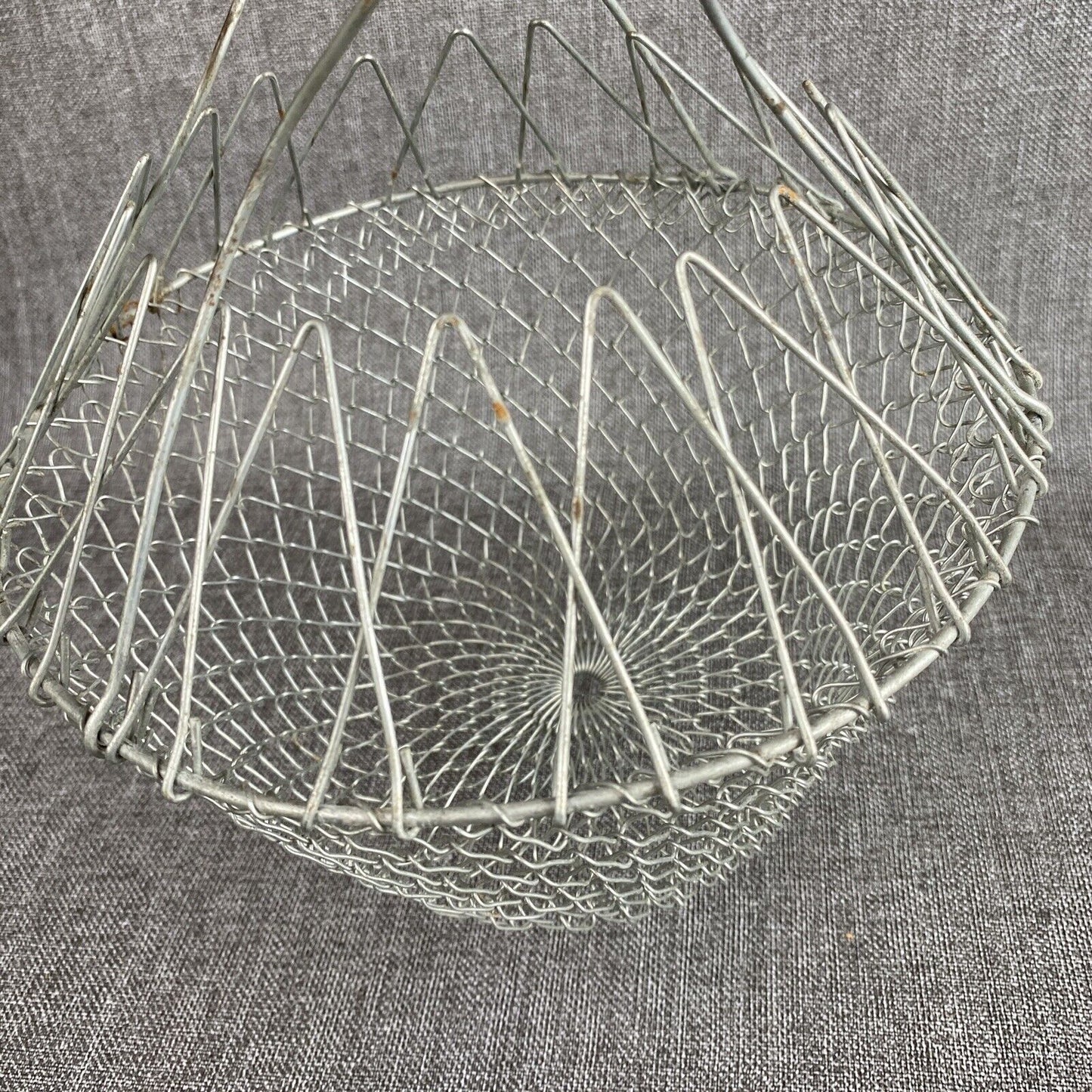 Vintage Metal Wire Basket Folding Handles Primitive (Collapsable)