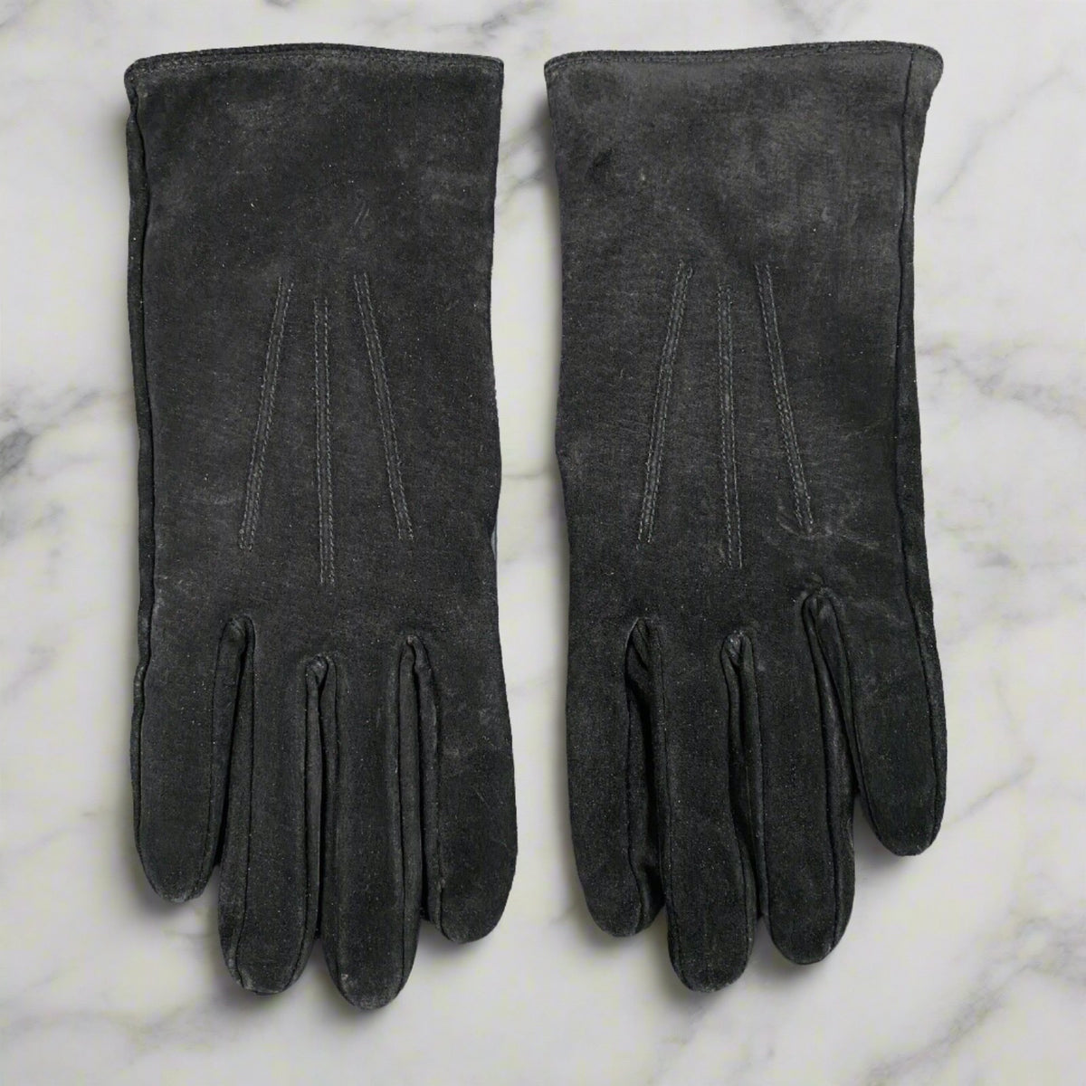 Vintage Isotoner Womens Gloves Black Soft Leather Size M