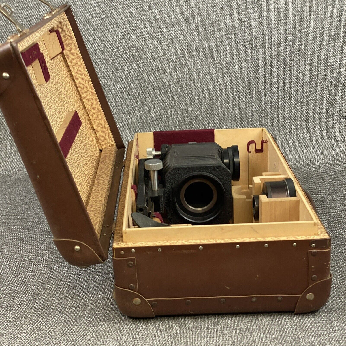 Leitz Wetzlar Leica focusing bellows with the carrying case