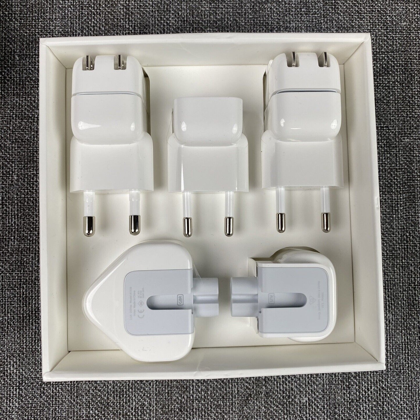 Apple MD837AM/A World Travel Adapter Kit - White