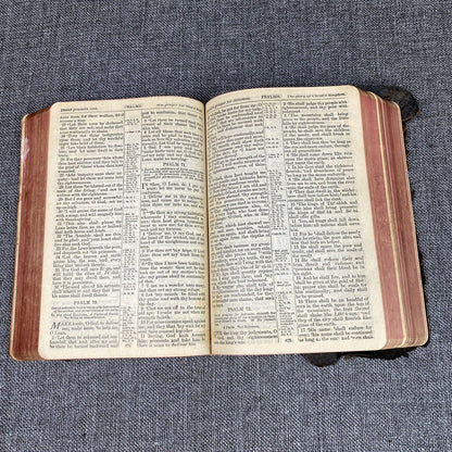 Antique Saalfield Publishing Co Holy Bible Teacher's Self-Pronouncing Edition