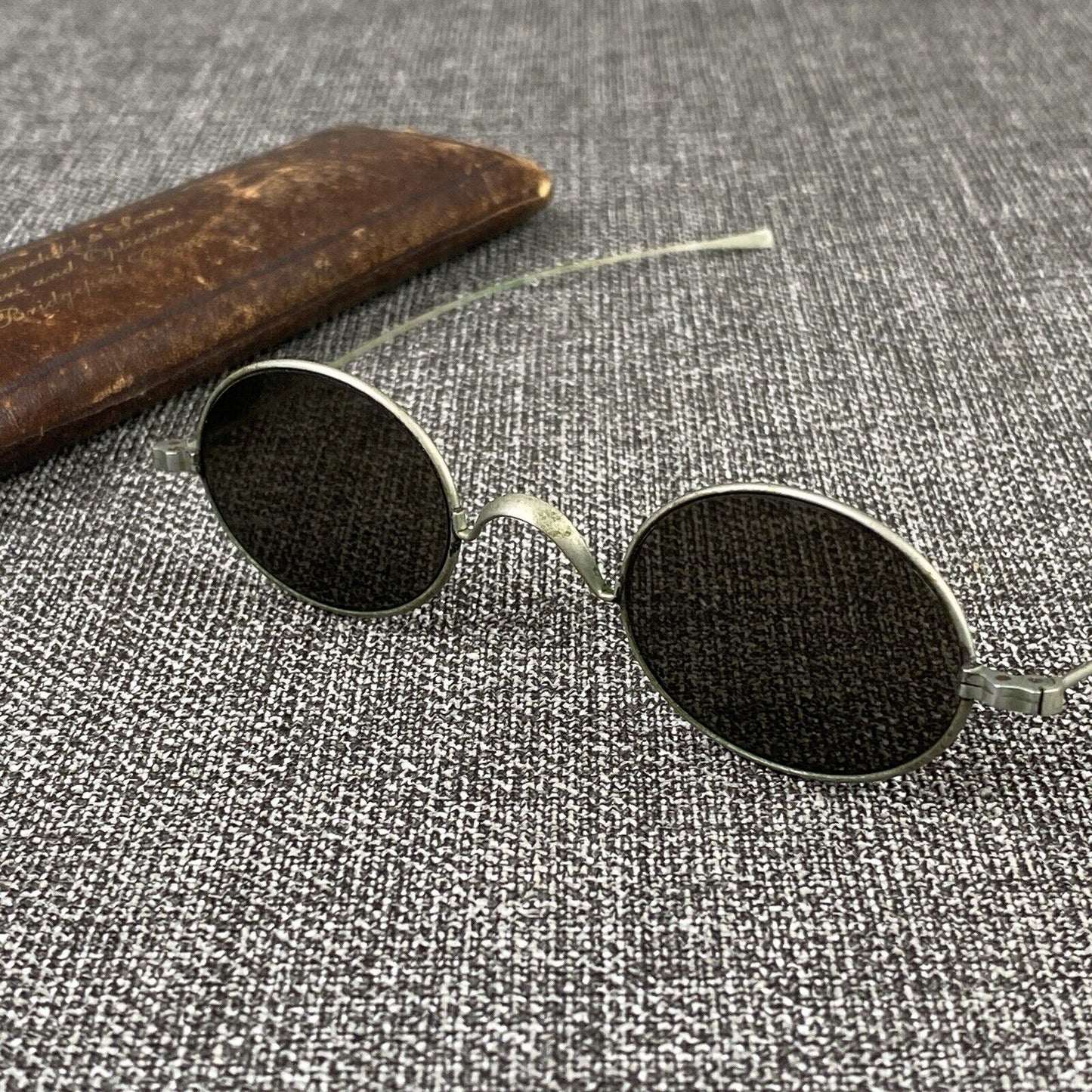 Antique OVAL WIRE RIMMED Medium TINTED Sun GLASSES Civil War Era W/ Case