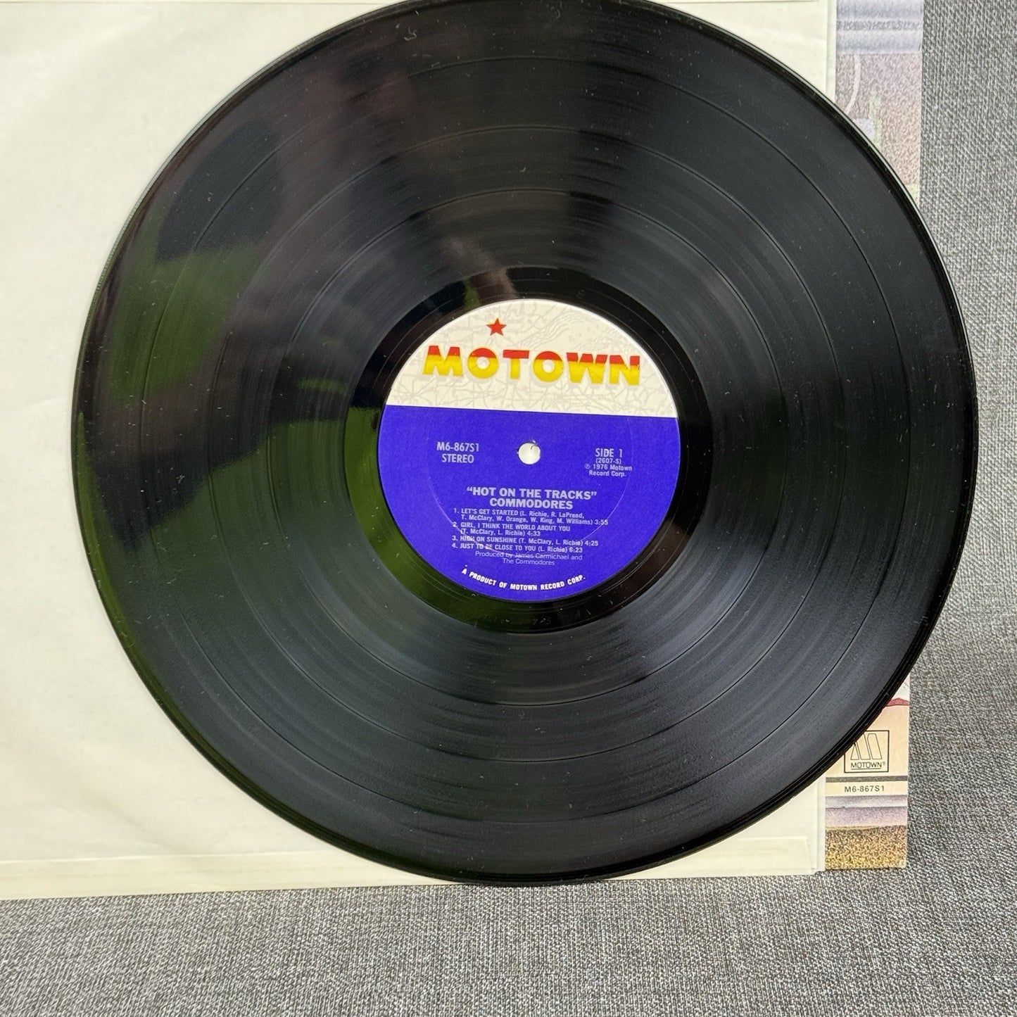 Commodores Hot On The Tracks Vinyl-Record - Album EXCELLENT