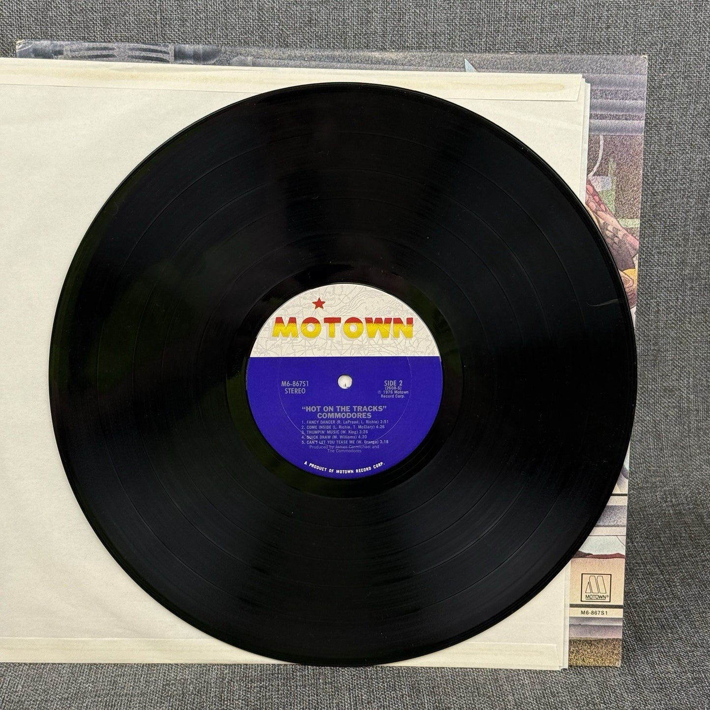 Commodores Hot On The Tracks Vinyl-Record - Album EXCELLENT