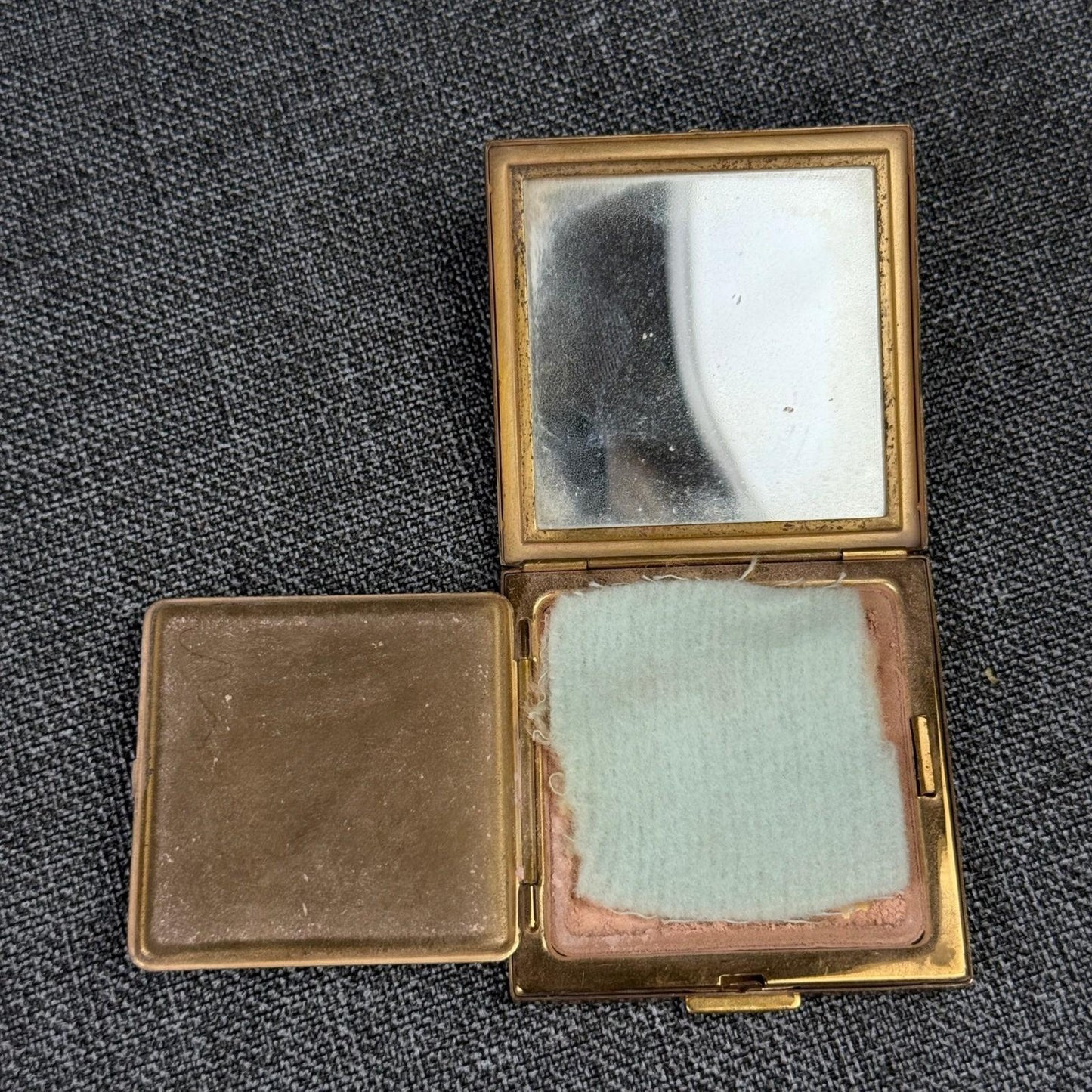 Bourjois New York Distributor Vintage Gold Tone Makeup Powder Compacts